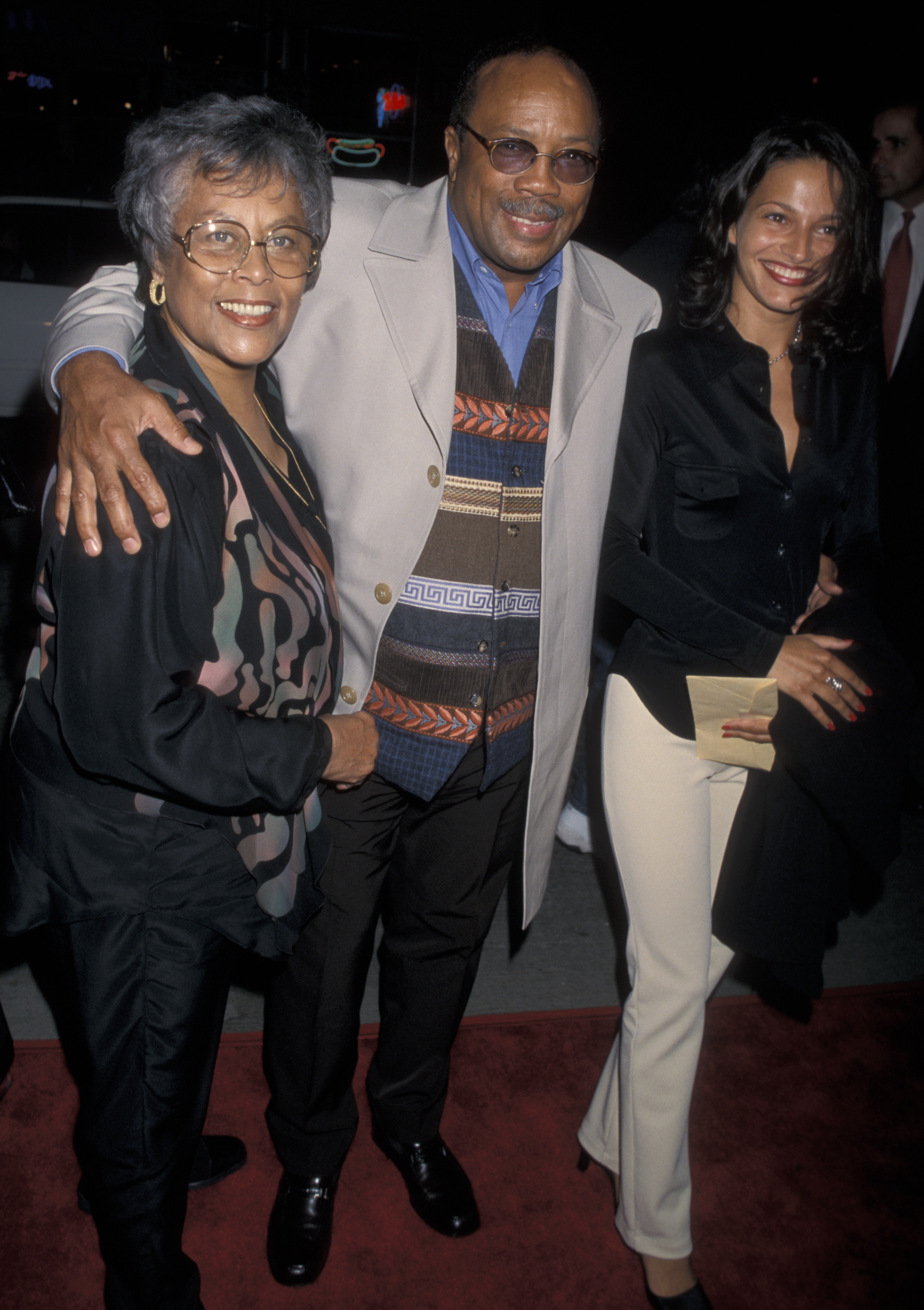 Producer Quincy Jones and family on October 12, 1998, in Westwood, California | Source: Getty Images