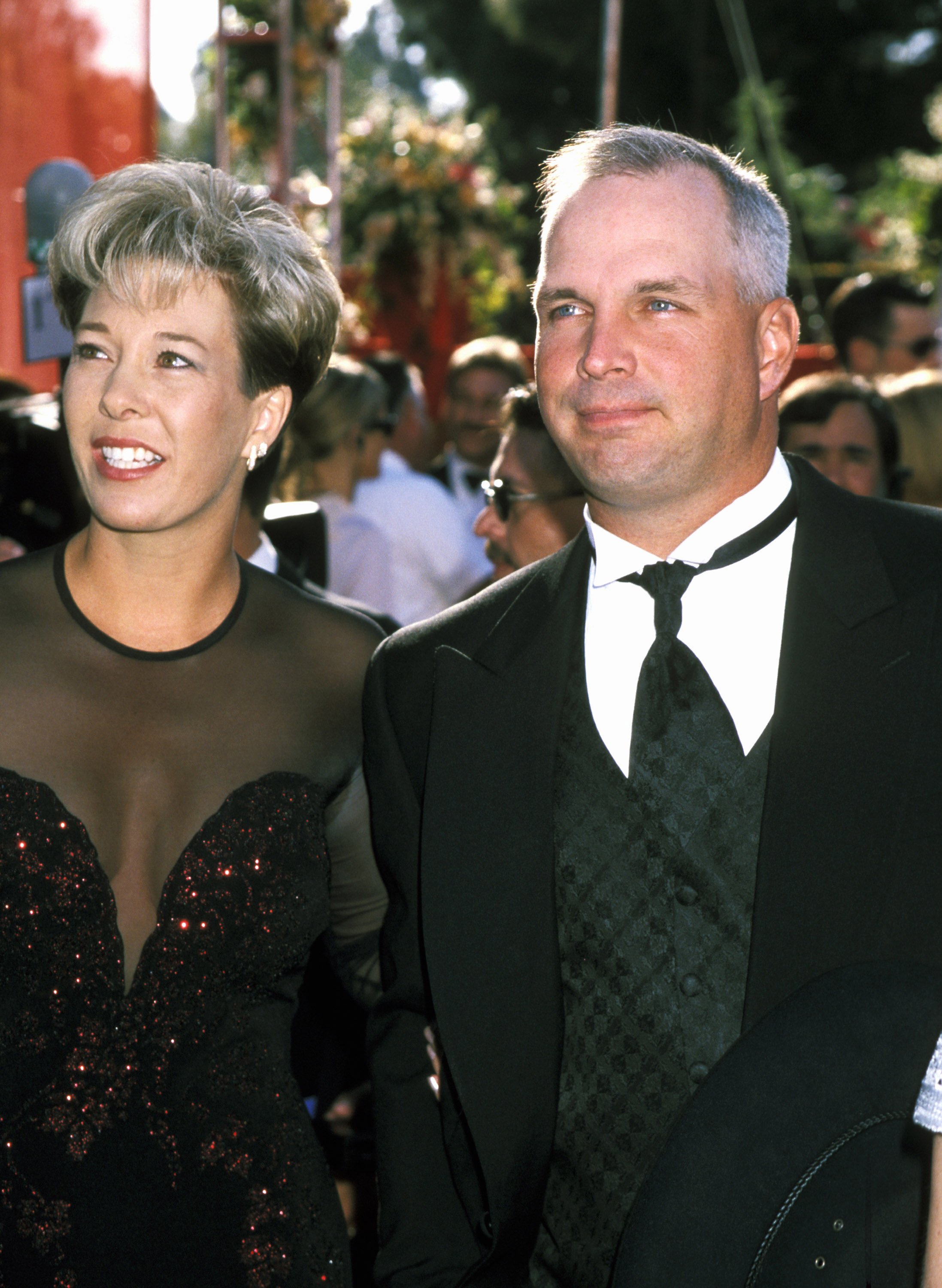 Sandy Mahl and Garth Brooks at the 72nd Annual Academy Awards in Los Angeles in 2000. | Source: Getty Images