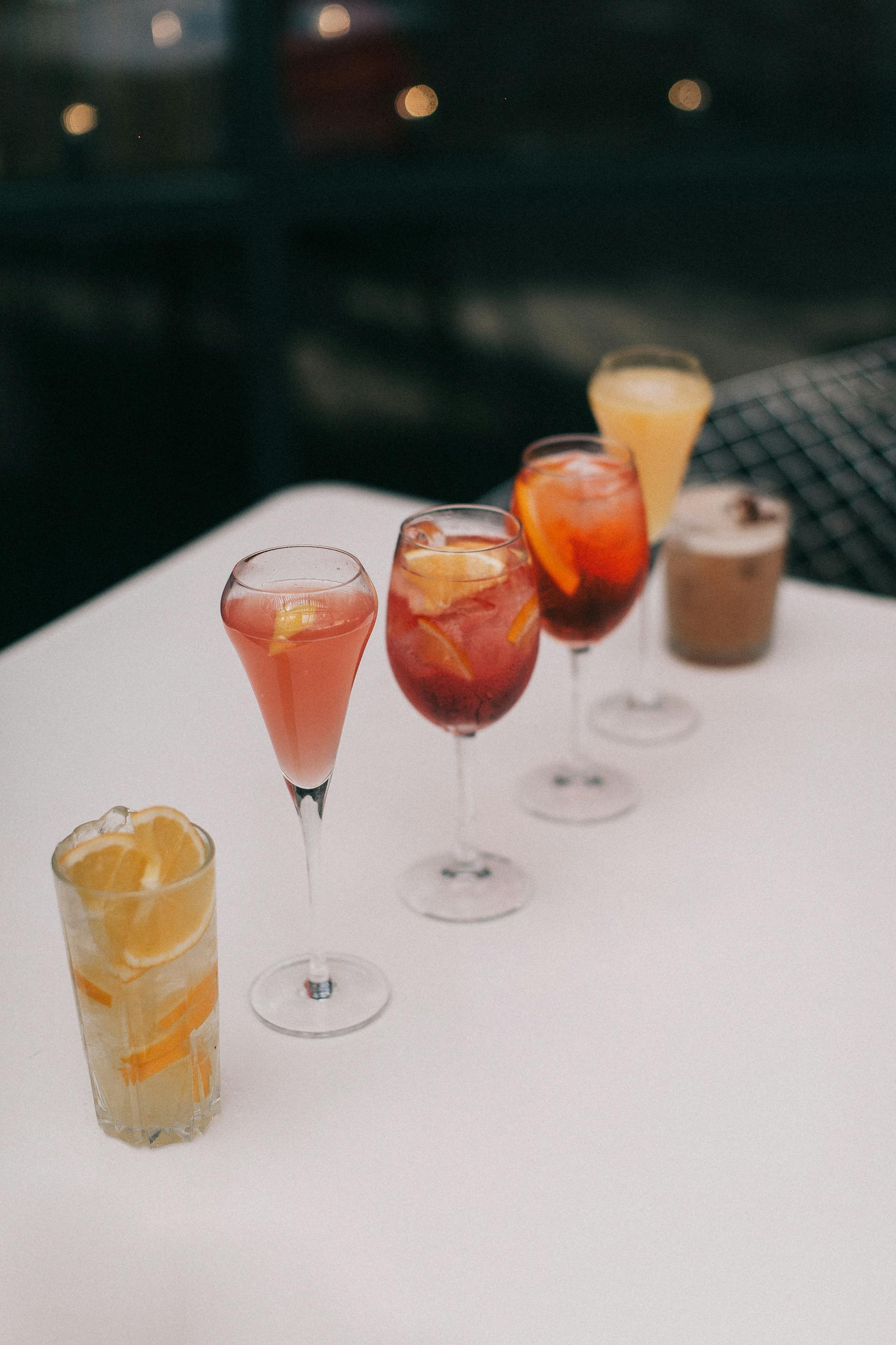 A row of cocktails | Source: Pexels