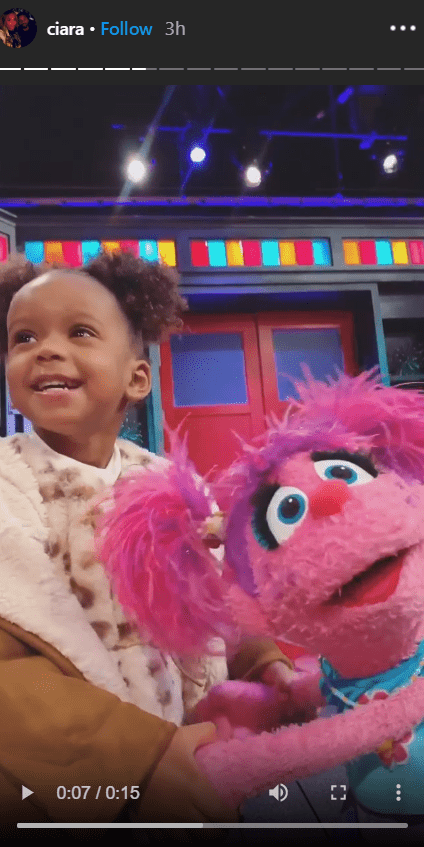 Ciara and Russell Wilson's 3-year-old daughter Sienna laughing with muppet character Abby during the "Not Too Late Show" with Elmo. I Image: Instagram/ ciara.