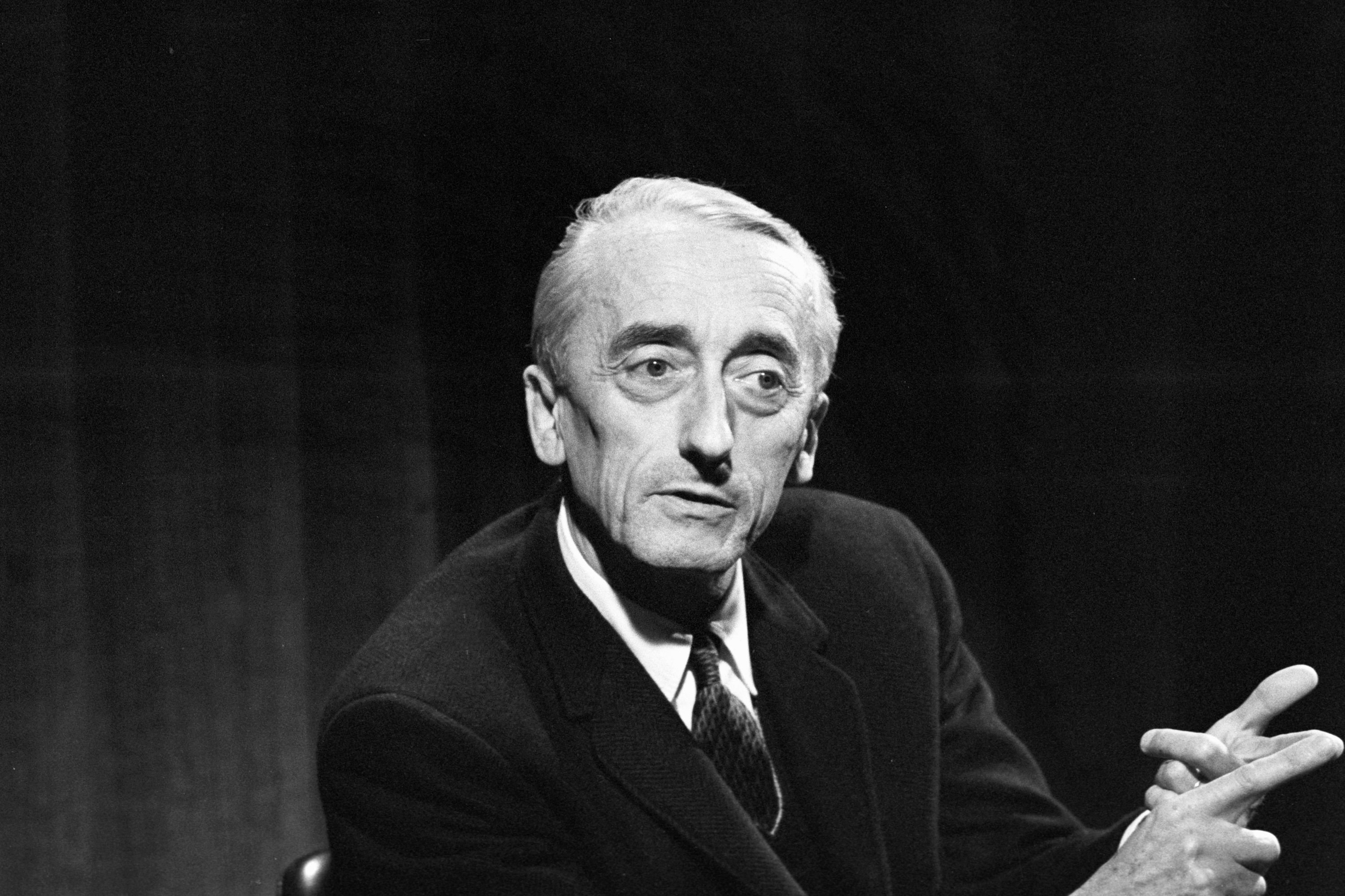 Jacques-Yves Cousteau lors de l'un de ses passages à la télévision. l Source : Getty Images