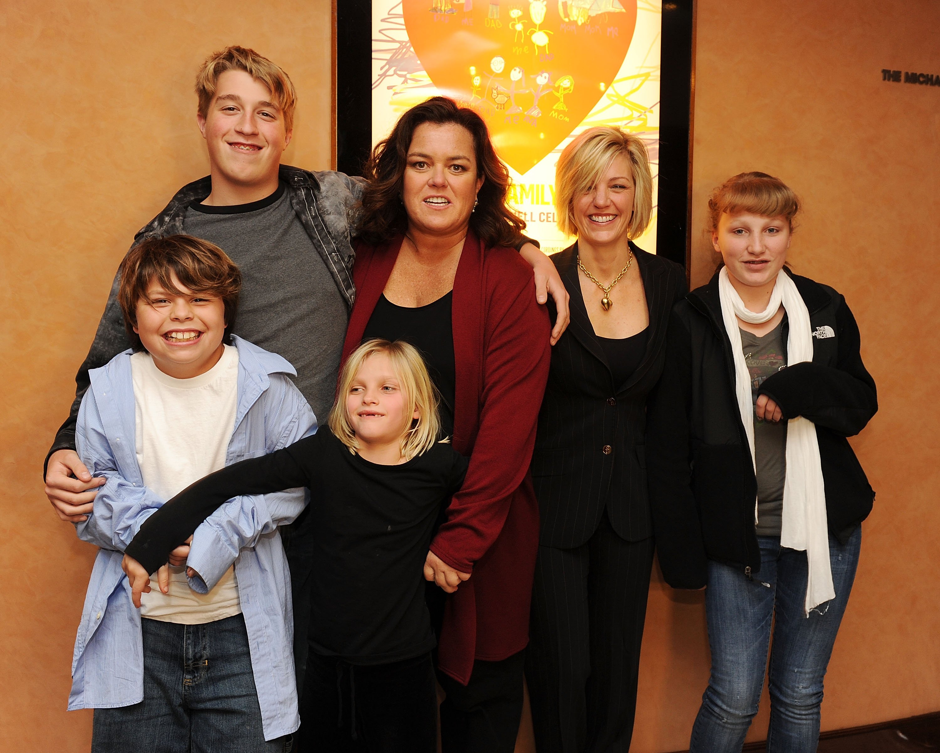 Rosie O'Donnell with her five children at the screening of "A Family is a Family" in New York City on January 19, 2010 | Photo: Getty Images