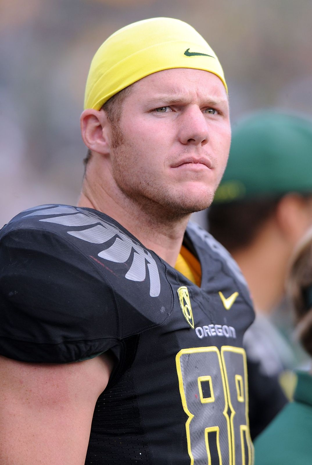Brandon Bair #88 of the Oregon Ducks watches the action from the sidelines in the third quarter of the game against the New Mexico Lobos on September 4, 2010 | Photo: Getty Images