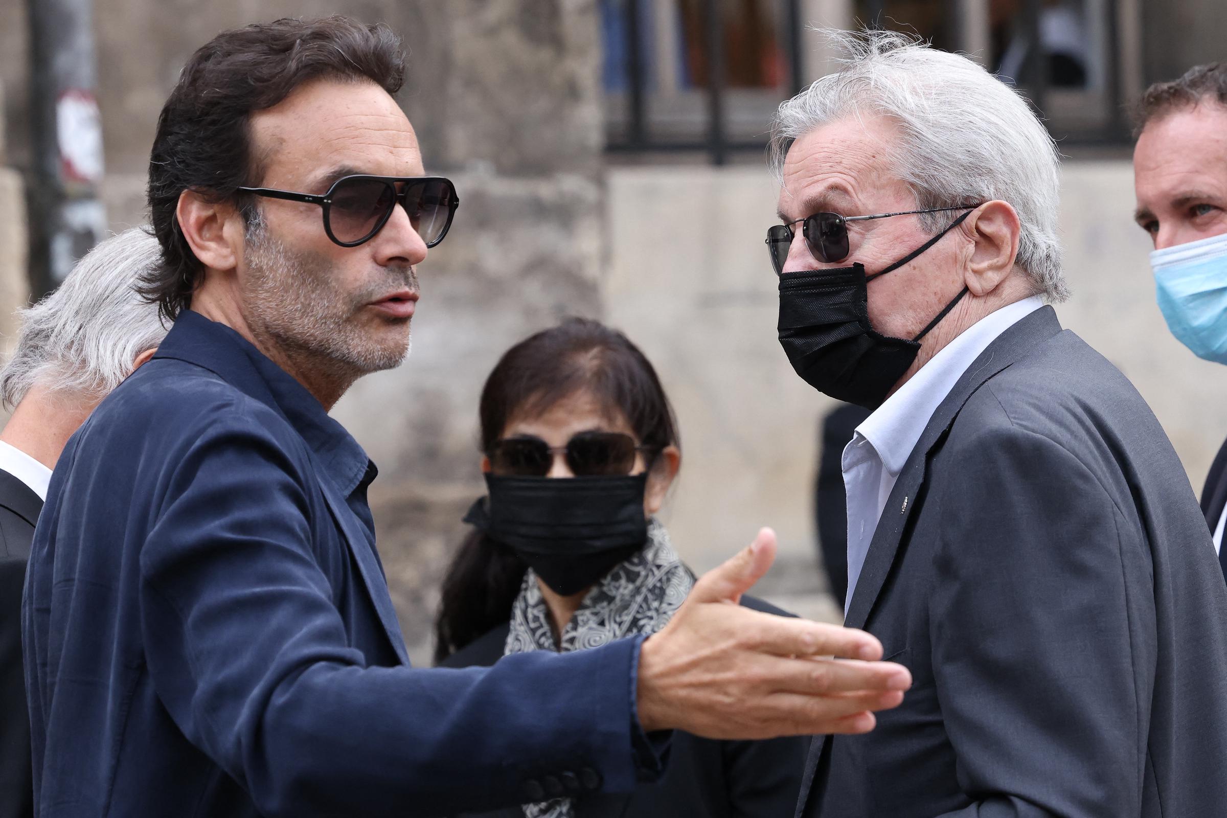 Anthony Delon, Hiromi Rollin, and Alain Delon arrive for the funeral ceremony for late French actor Jean-Paul Belmondo in Paris on September 10, 2021 | Source: Getty Images