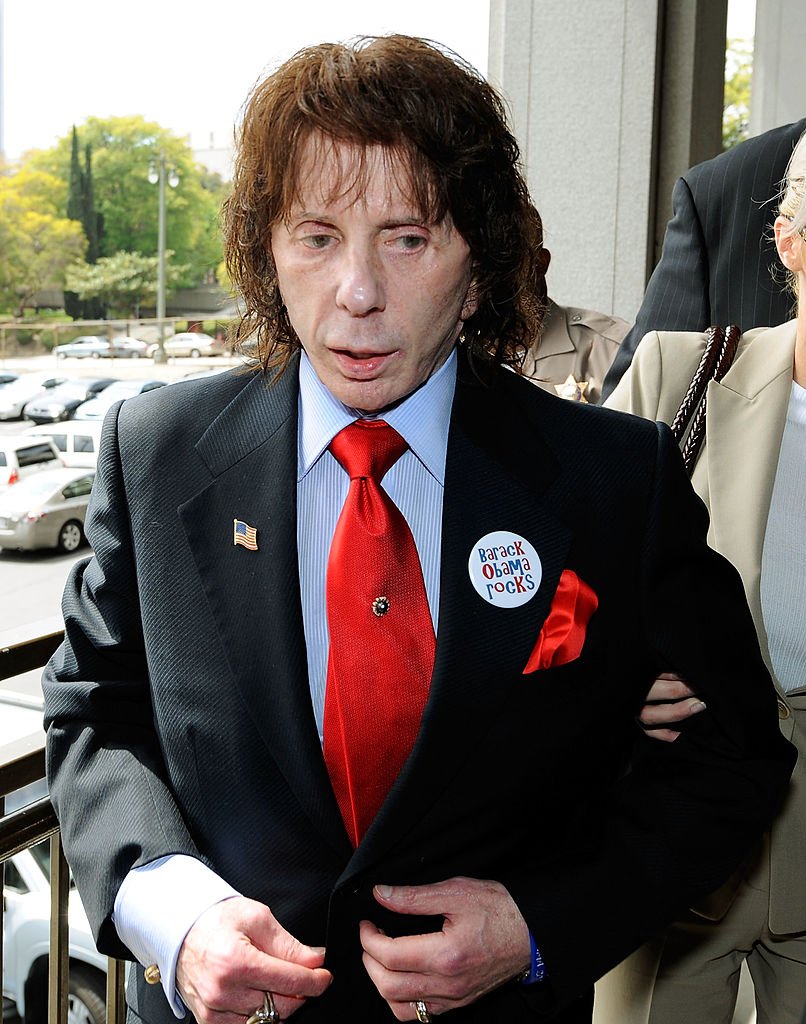 Phil Spector arrives at Los Angeles Criminal Court after jurors announced that they had returned a verdict in his retrial for murder on April 13, 2009 in Los Angeles |  Photo: Getty Images