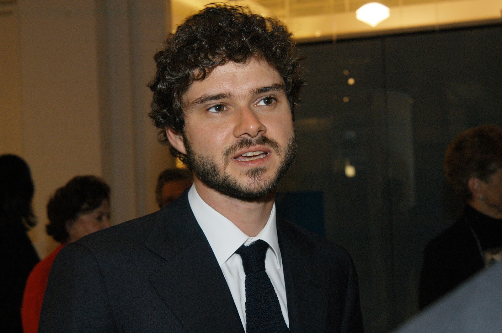 Luca Dotti at an exhibition and auction of items belonging to his mother in 2003. | Source: Getty Images