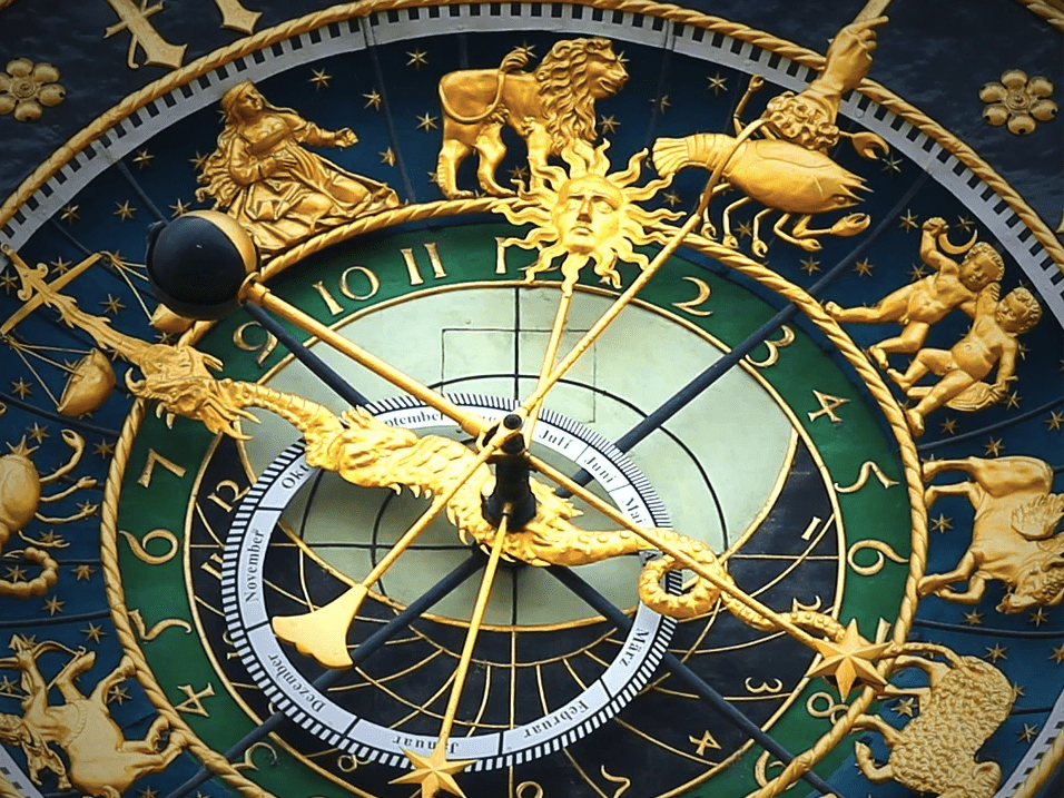 An astronomical clock showing the zodiac symbols | Photo: Pixabay