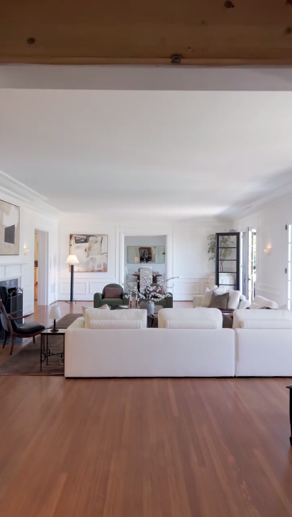And of course, the idea is to make any place look lived-in, even when it's brand-new because homebuyers are always looking to the future. You have to make them feel like they alreay live there. | Source: Instagram/weahomes
