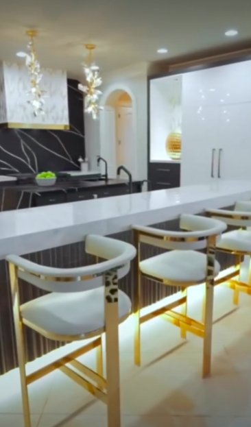 A view of the kitchen inside Kyle and Samantha's family home. | Source: Instagram/rowdybusch