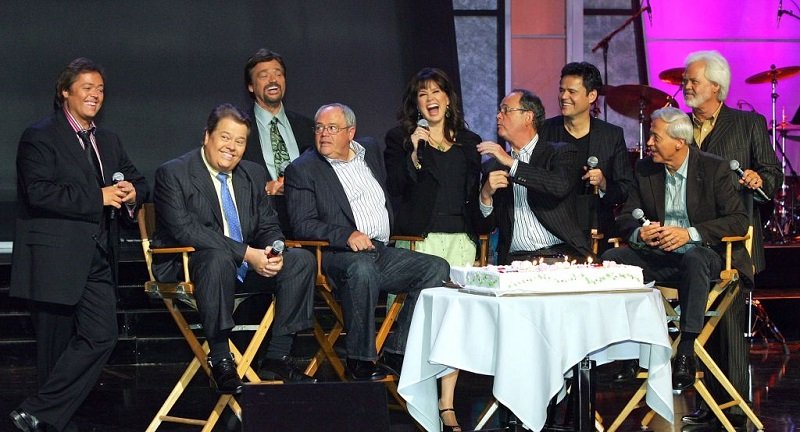 The Osmonds: Jimmy, Alan, Jay, Tom , Marie, Virl, Donny, Wayne, and Merrill on August 13, 2007 in Las Vegas, Nevada | Photo: Getty Images 