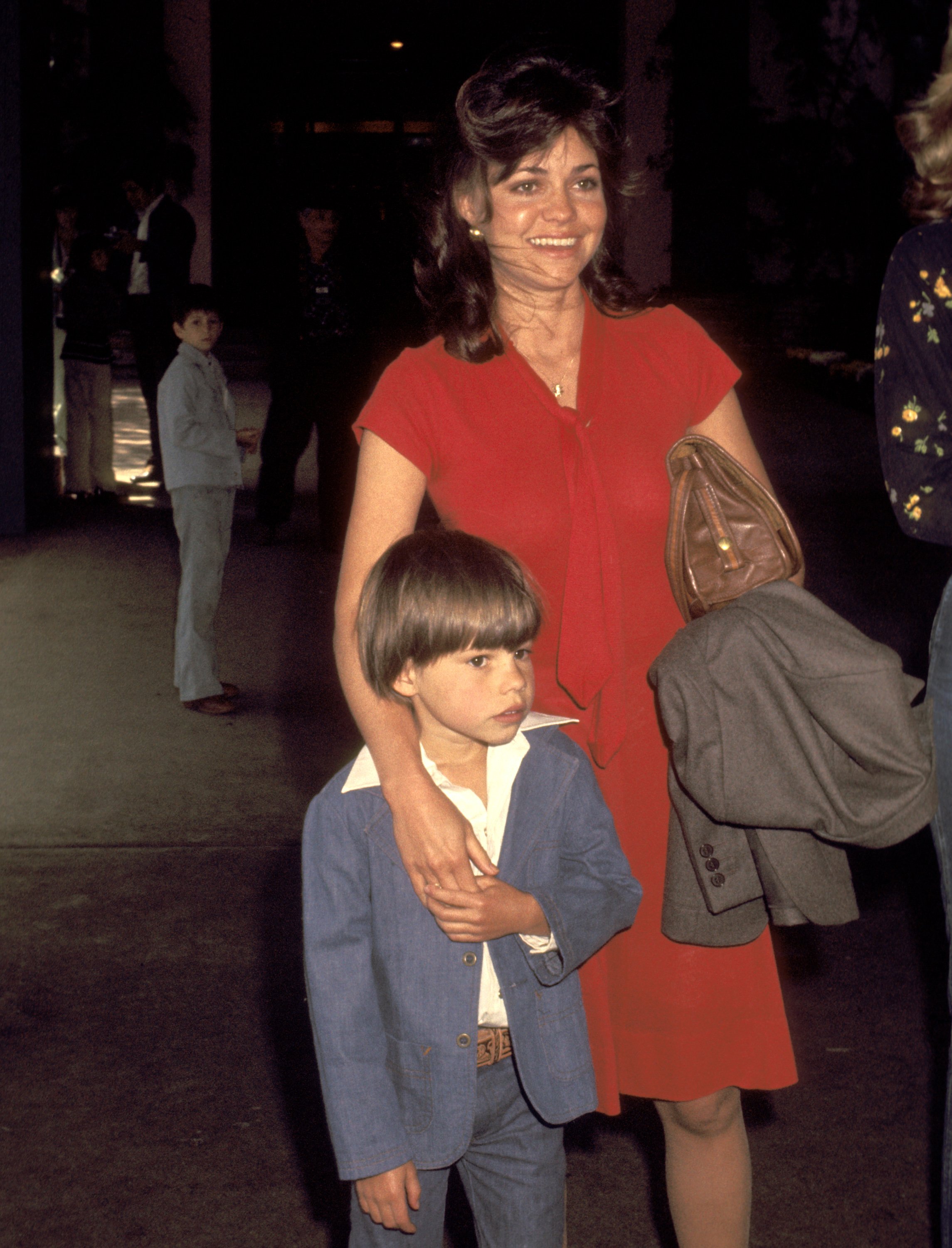 Sally Field and her son Peter Craig at Beverly Hills Hotel on April 17, 1977, in Beverly Hills, California | Source: Getty Images