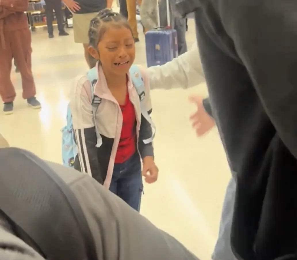 Wendy Godinez-Lopez crying while watching her mother being arrested by ICE Agents posted on March 23, 2026 | Source: Facebook/thehodgetwins