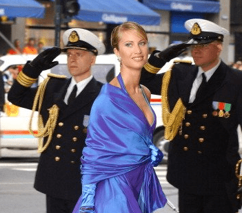 Eva Sannum en la boda del Príncipe Heredero Haakon de Noruega y Mette-Marit en Oslo, el 25 de agosto de 2001. │ Foto: Getty Images