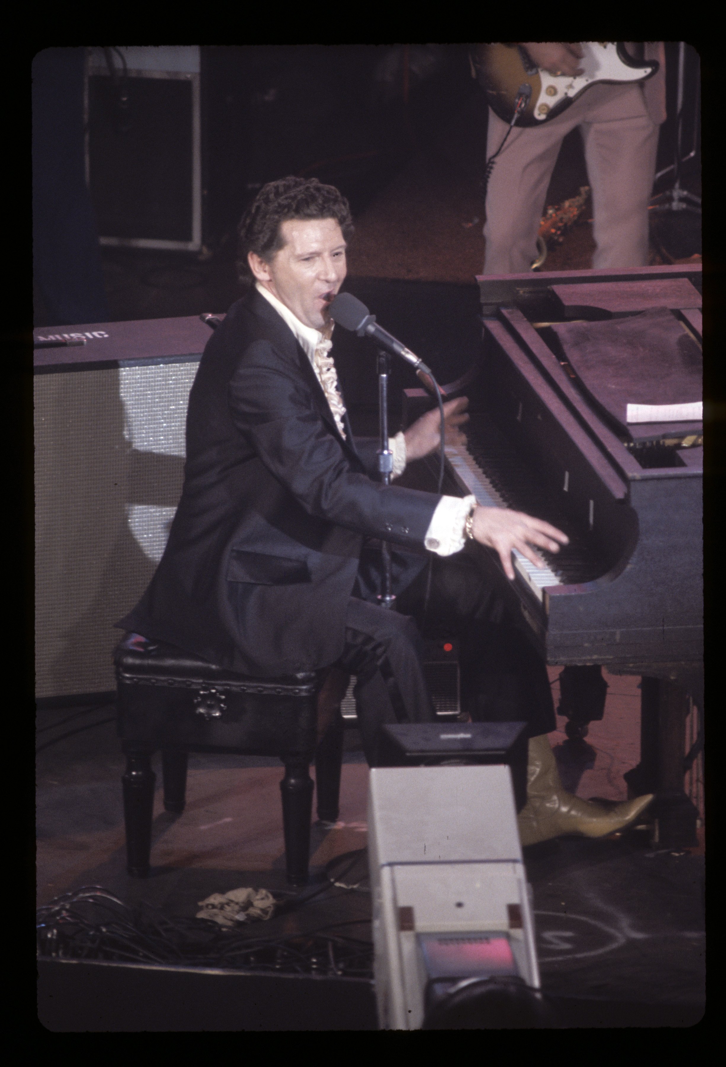 Jerry Lee Lewis performs on March 27, 1973. | Source: Getty Images