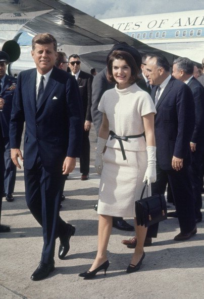 President and Mrs. John F. Kennedy arriving Texas airport on November 21, 1963 | Source: Getty images