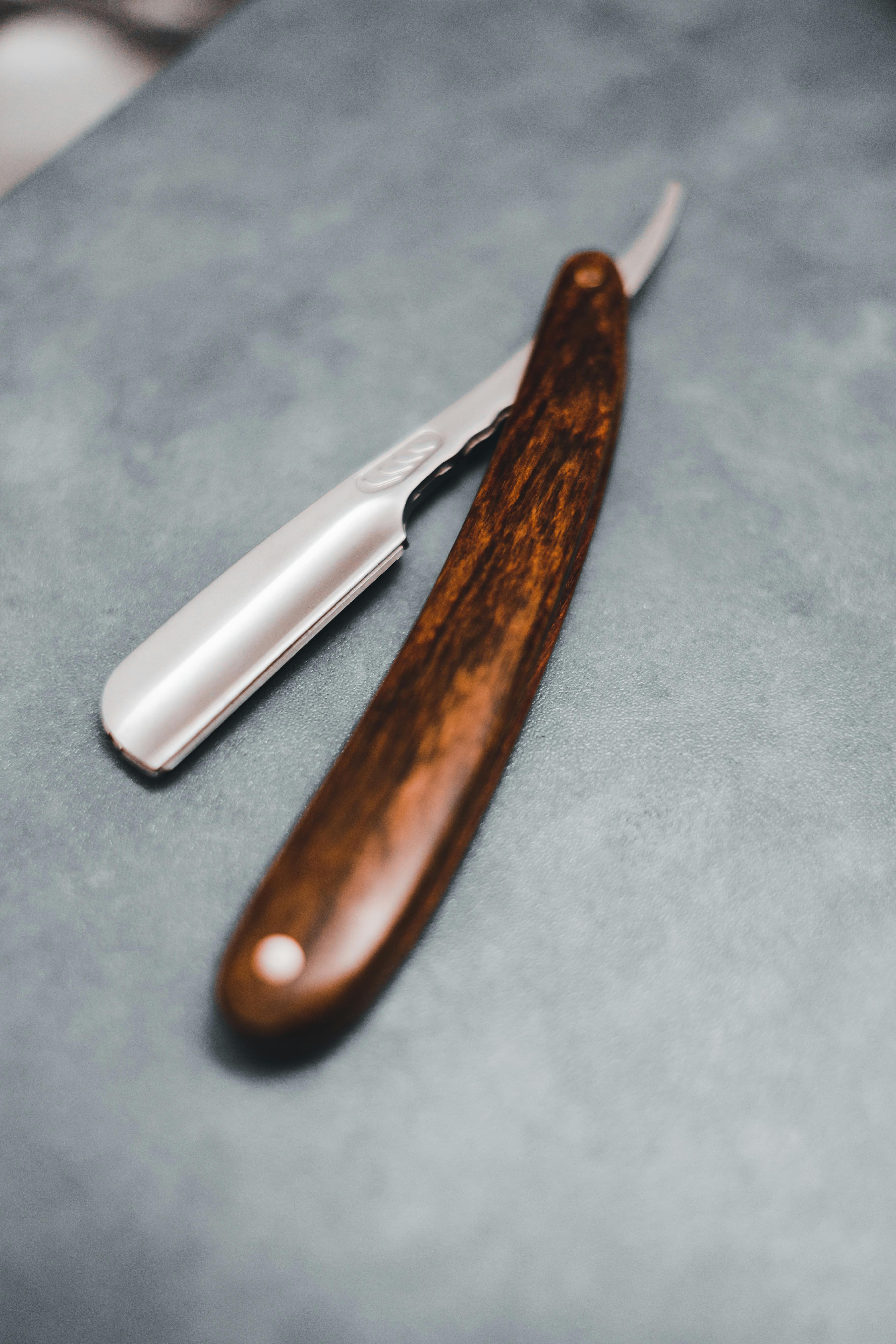 Bella's inherited straight razor | Source: Pexels