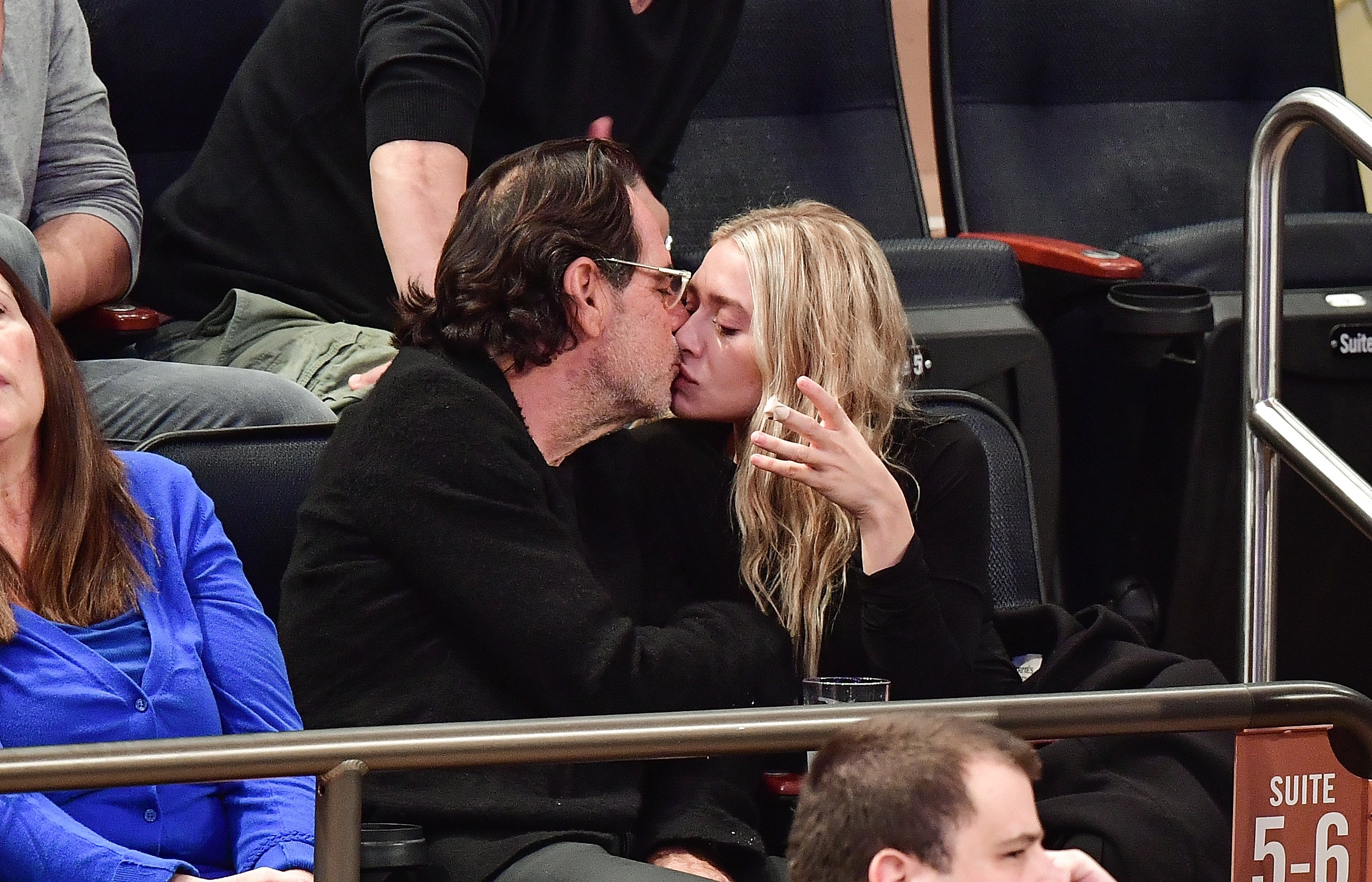 Ashley Olsen and Richard Sachs at New York Knicks vs Brooklyn Nets game at Madison Square Garden on November 9, 2016 in New York City. | Source: Getty Images
