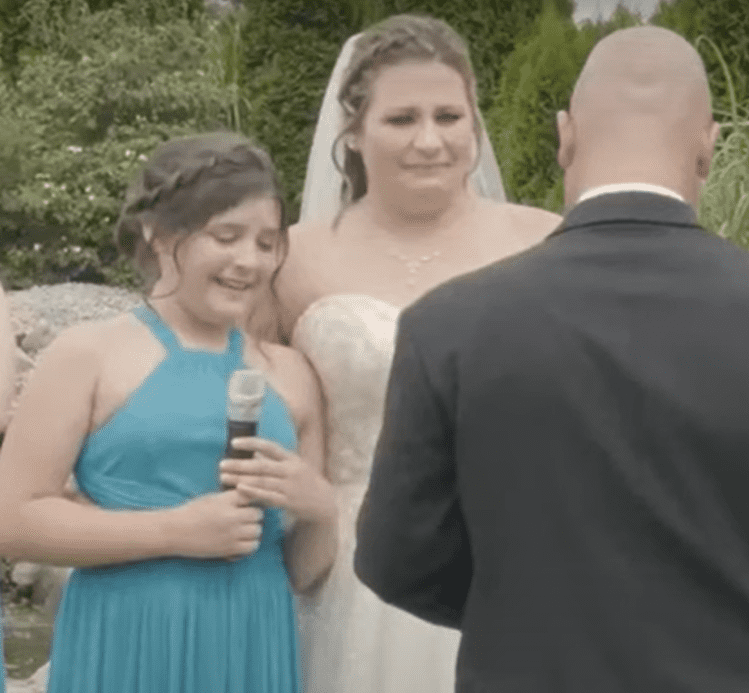 Aryanna speaking on the microphone to the groom as she stands to next to her mom and bride. | Source: youtube.com/TODAY