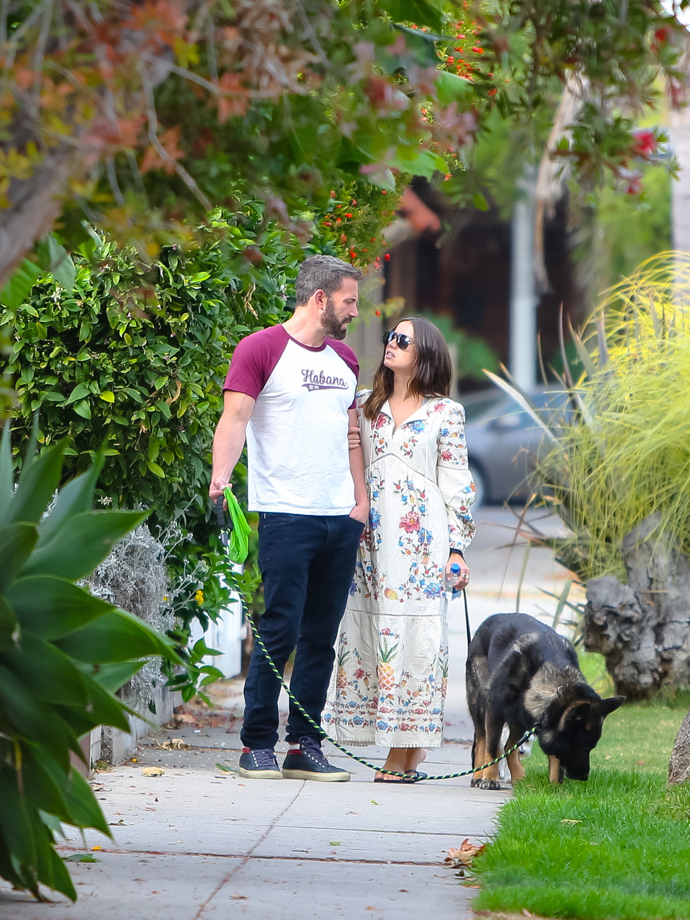 Ben Affleck and Ana de Armas walking on the sidewalk on June 30, 2020, in Los Angeles, California. | Source: Getty Images