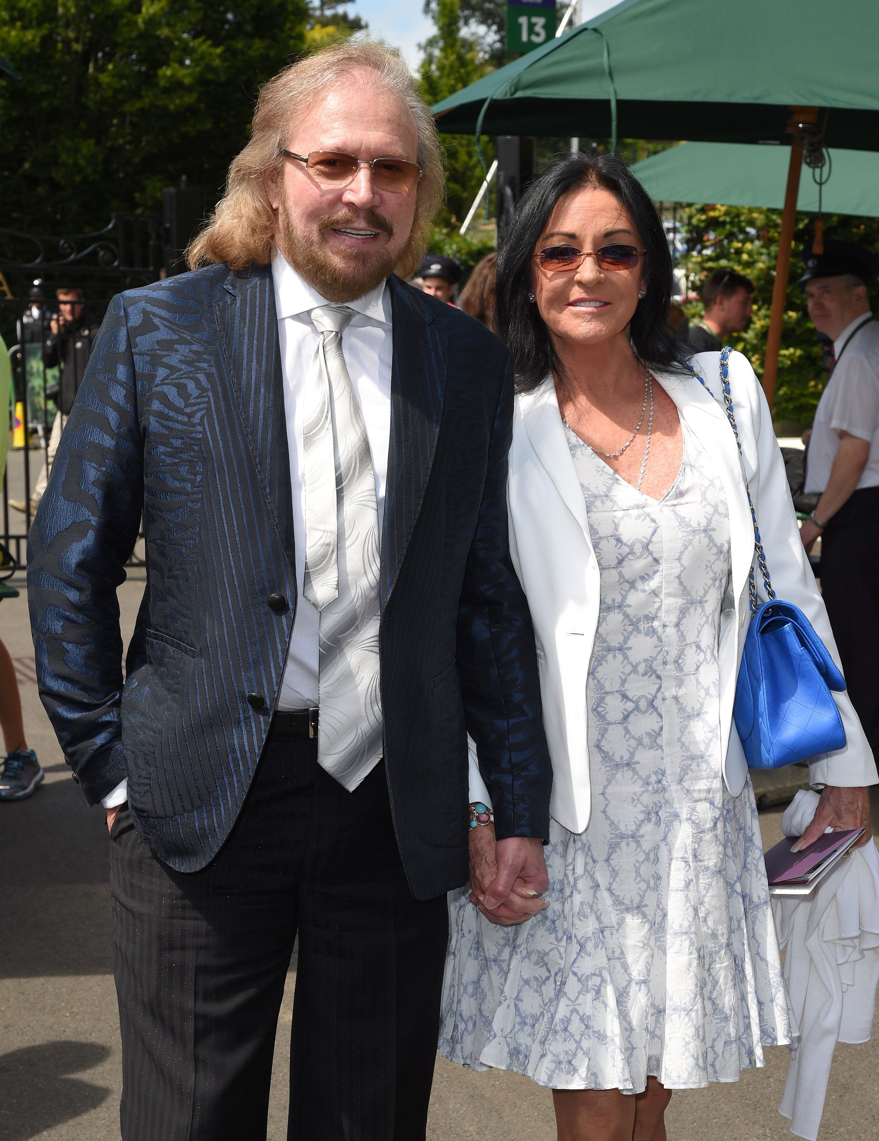 Barry Gibb and Linda Gray at the Wimbledon Tennis Championships in London, 2016 | Source: Getty Images