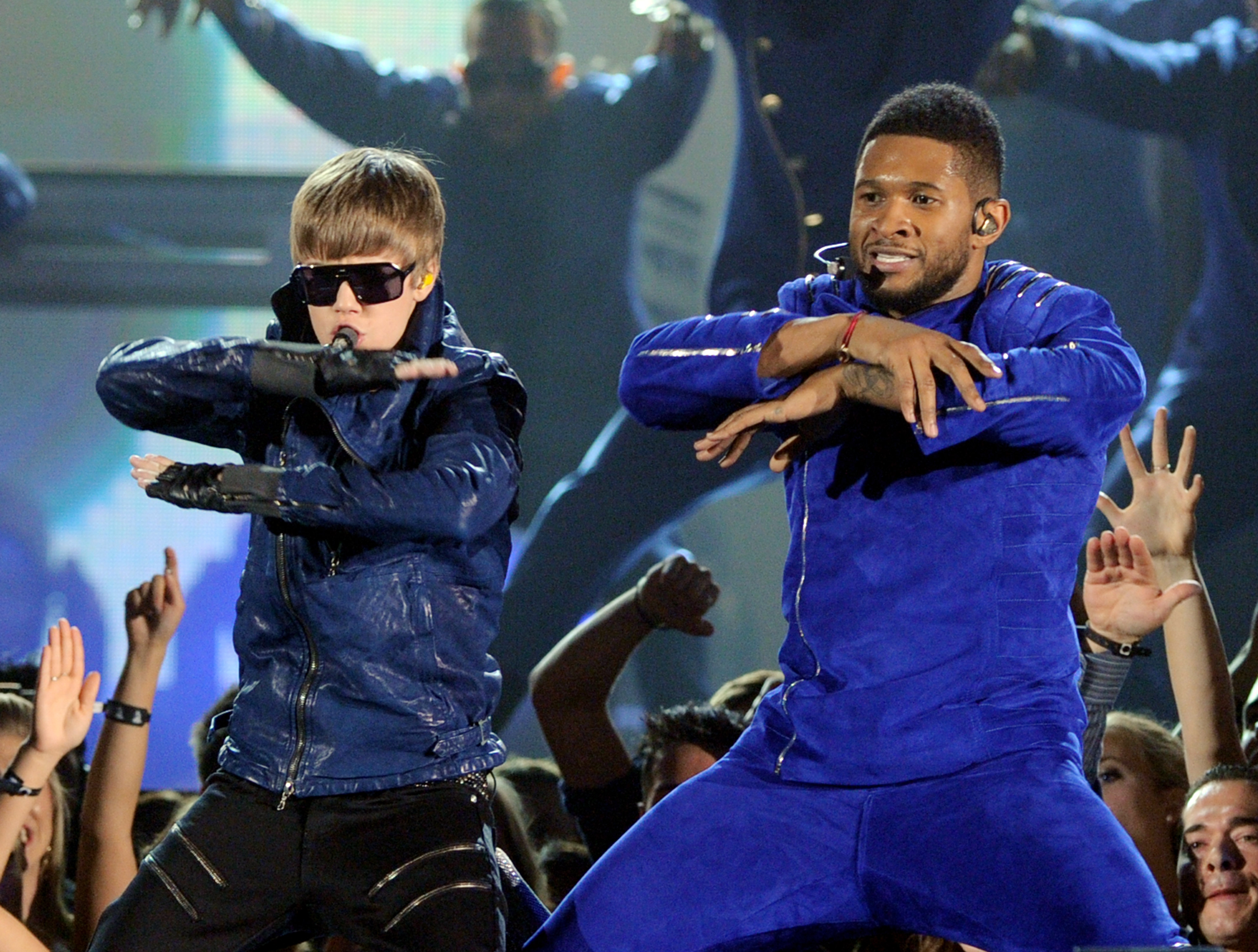 Justin Bieber and Usher perform onstage during the 53rd Annual GRAMMY Awards held at Staples Center in Los Angeles, California on February 13, 2011. | Source: Getty Images
