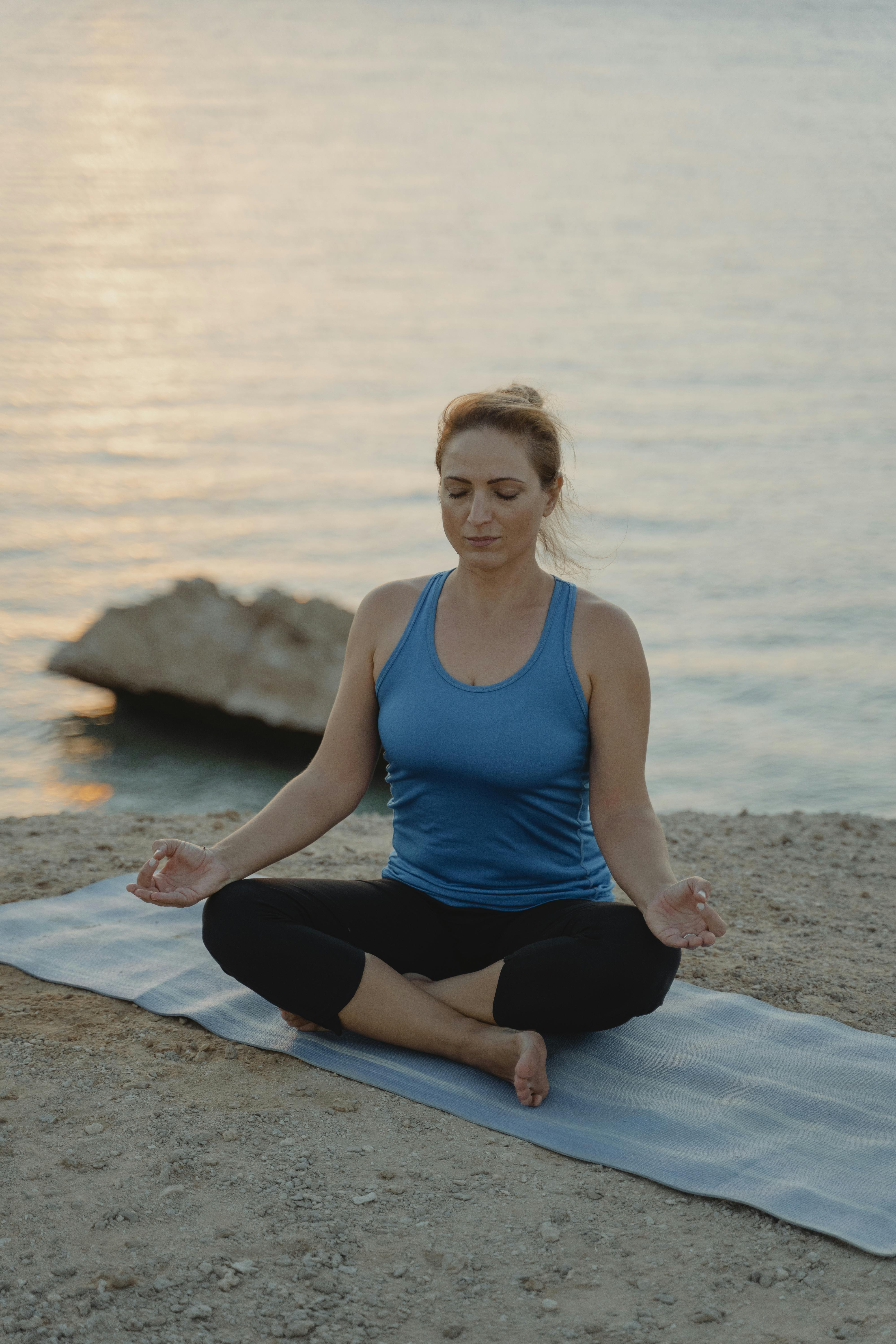Woman meditating | Source: Pexels
