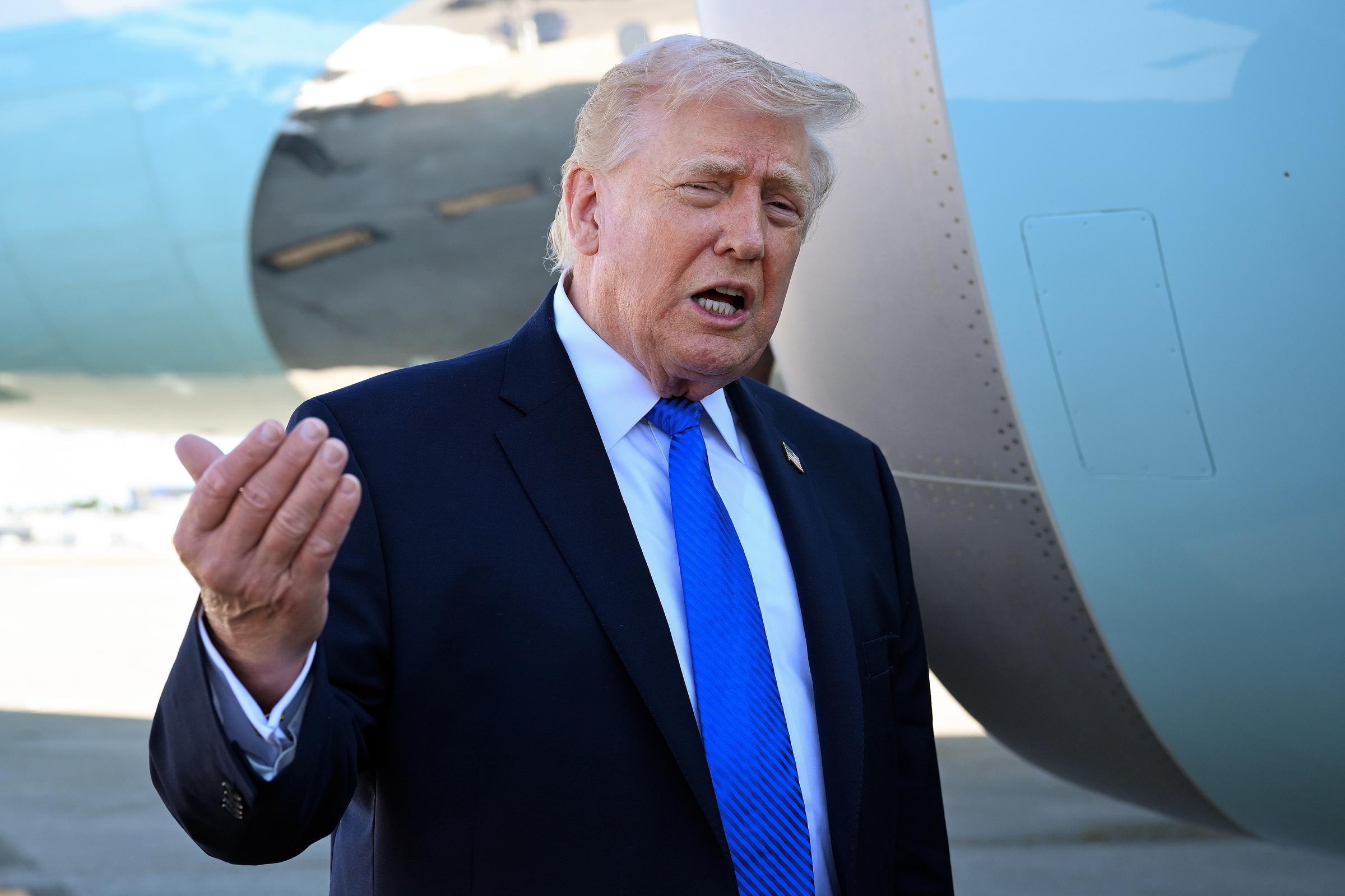 U.S. President Donald Trump speaks to reporters before boarding Air Force One in West Palm Beach, Florida, March 23, 2026 | Source: Getty Images