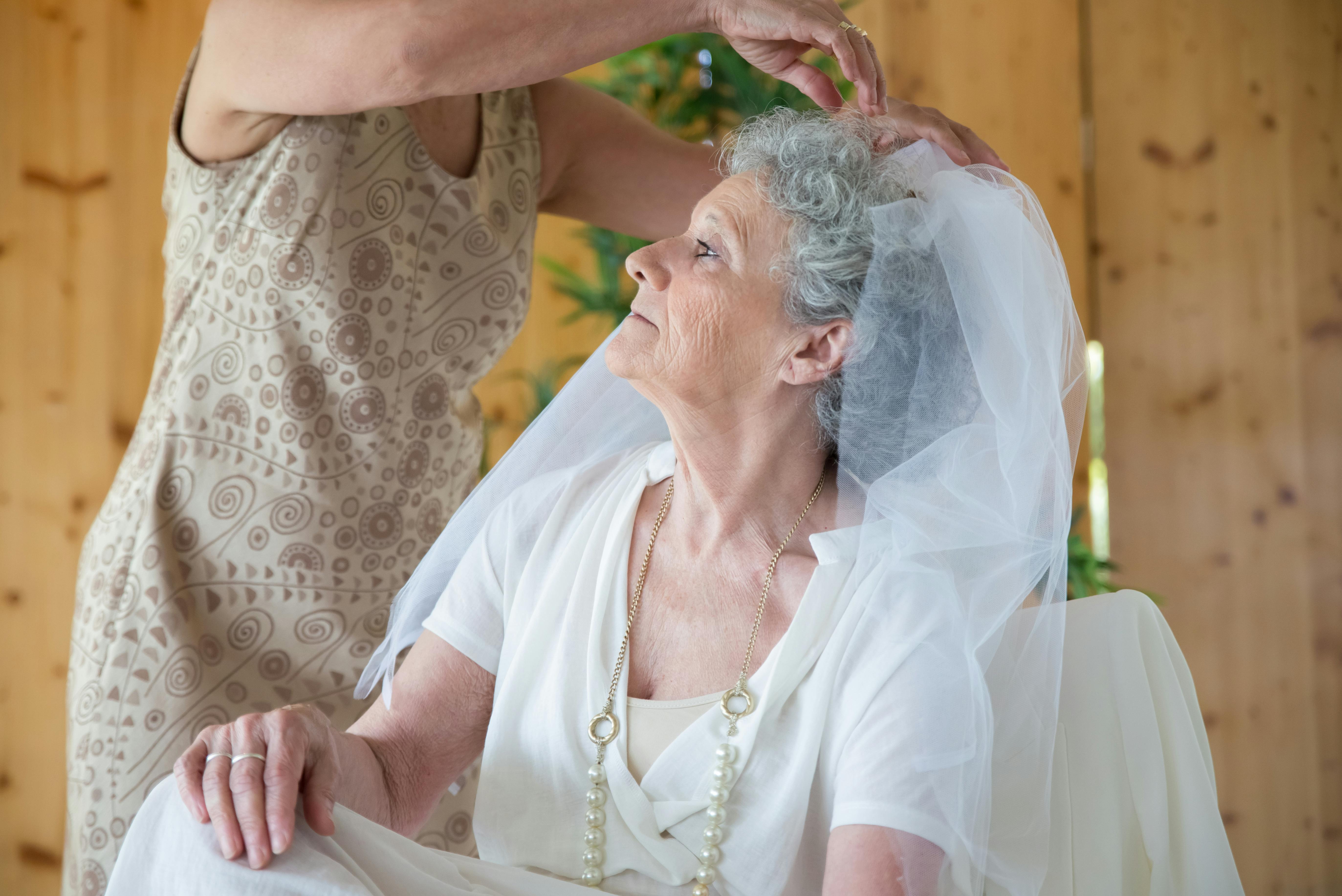 A gray-haired woman wearing a veil | Source: Pexels