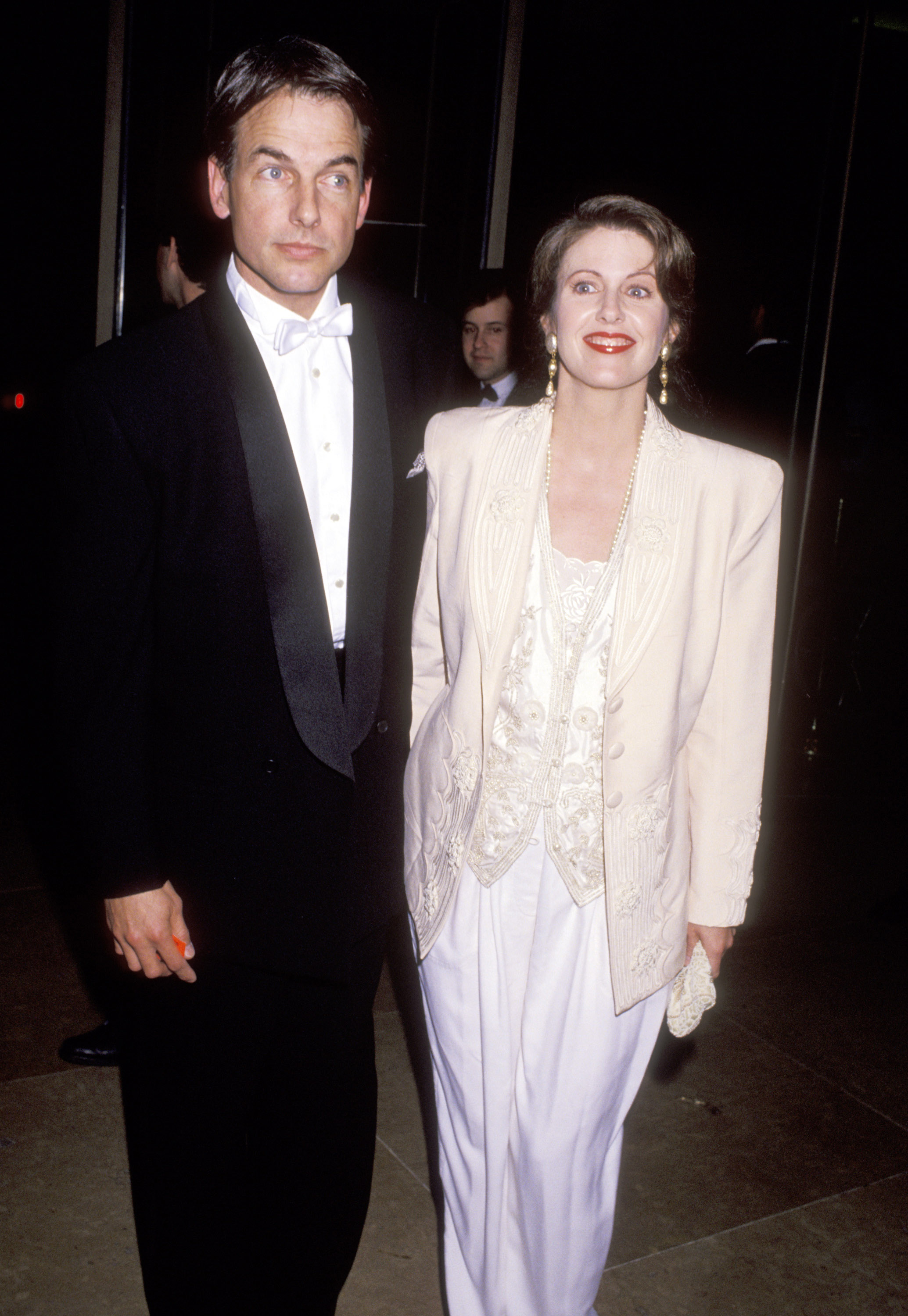 She and Rebecca Schaeffer had bonded as Dawber lost her own sister in her 20s. On this occasion, she and Mark Harmon posed at the "49th Annual Golden Globe Awards" at the Beverly Hilton Hotel on January 18, 1992, in Beverly Hills, California. | Source: Getty Images