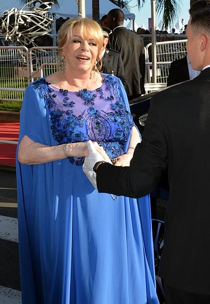Michèle Mercier dans une robe bleue. | Source : Wikipedia Michèle Mercier dans une robe bleue. | Source : Wikipedia