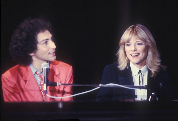 France Gall et Michel Berger chantent ensemble sur scène.|Photo : Getty Images