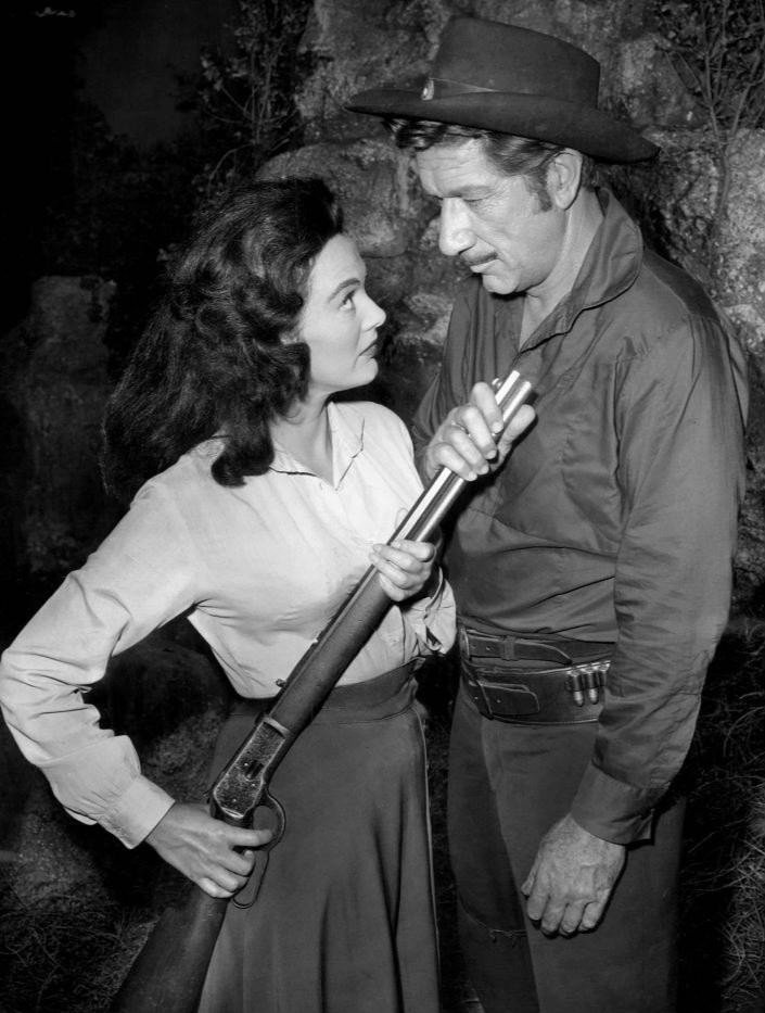 Richard Boone as Paladin and guest star Patricia Medina from the television program "Have Gun, Will Travel" on June 24, 1960 | Photo: Wikimedia/eBay