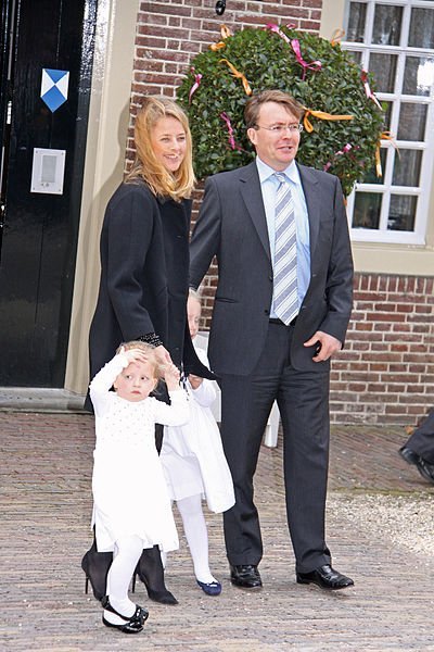 Prince Friso with his wife Mabel and their two daughters in 2010. I Image: Wikimedia Commons.