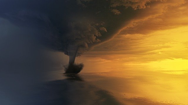 Tornado en medio del desierto. I Foto: Pexels