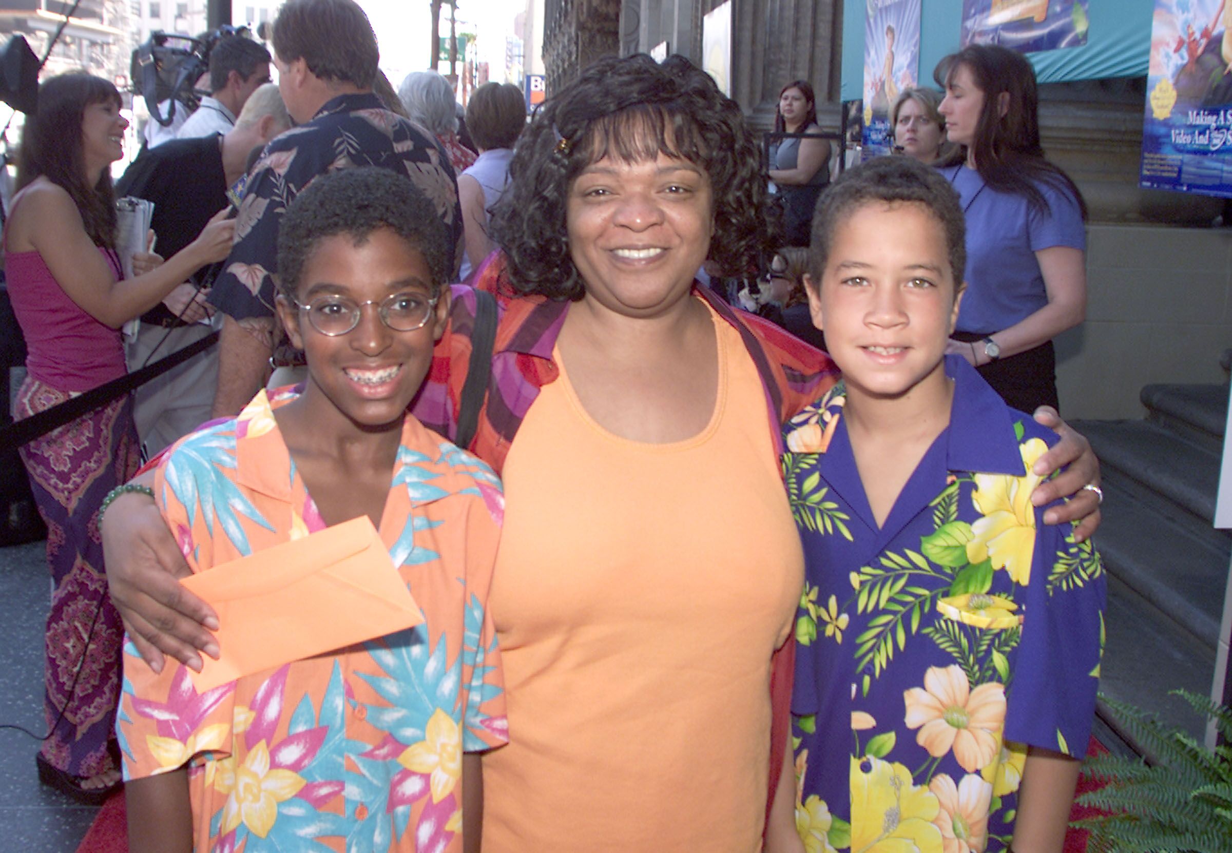 Nell Carter with sons Joshua and Daniel at the premiere of Walt Disney Pictures' 'The Little Mermaid II: Return to the Sea' in 2000 | Source: Getty Images