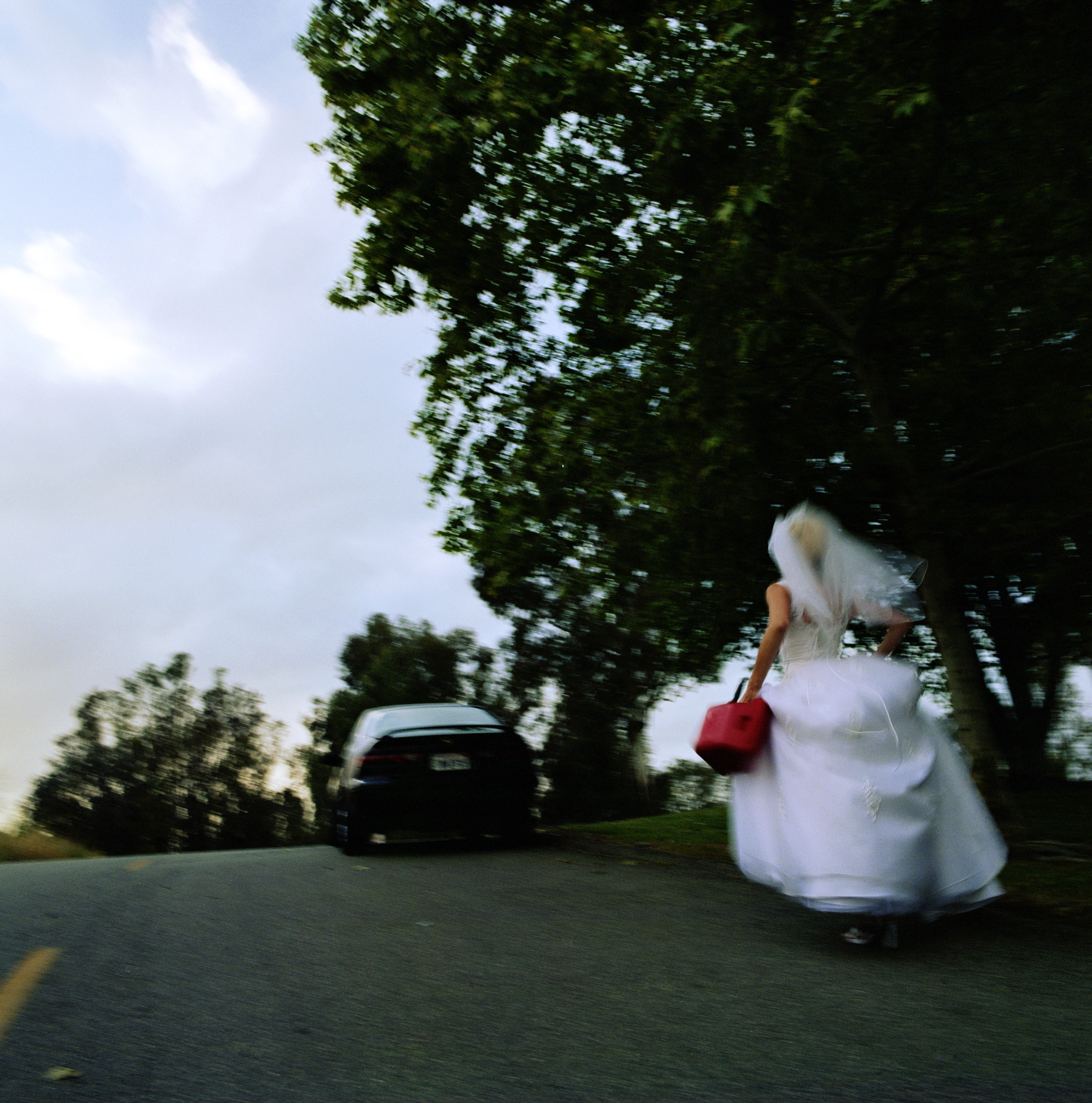 The bride runs away from the wedding | Source: Getty Images