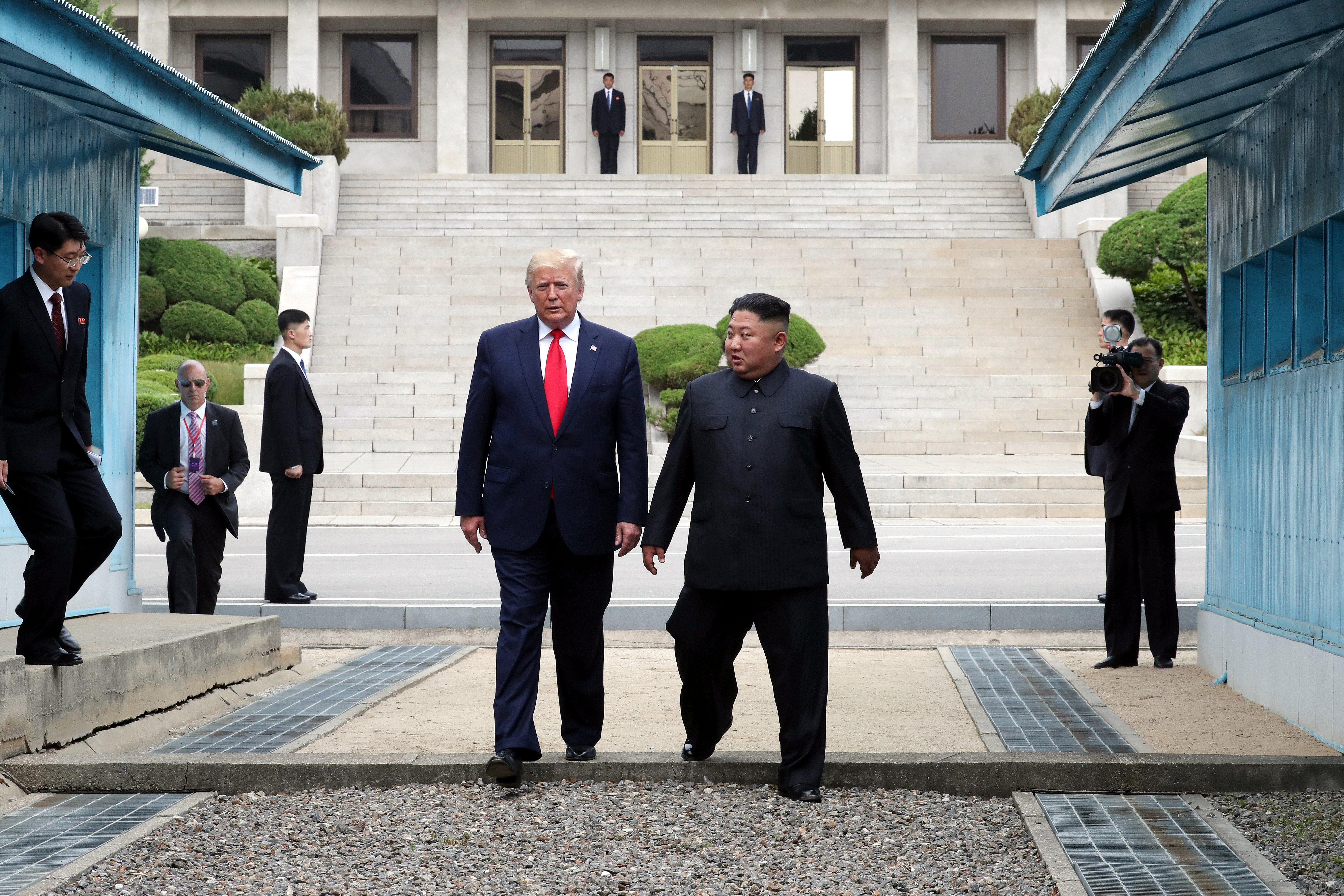 Donald Trump and Kim Jong-un at the Korean demilitarized zone | Photo: Getty Images
