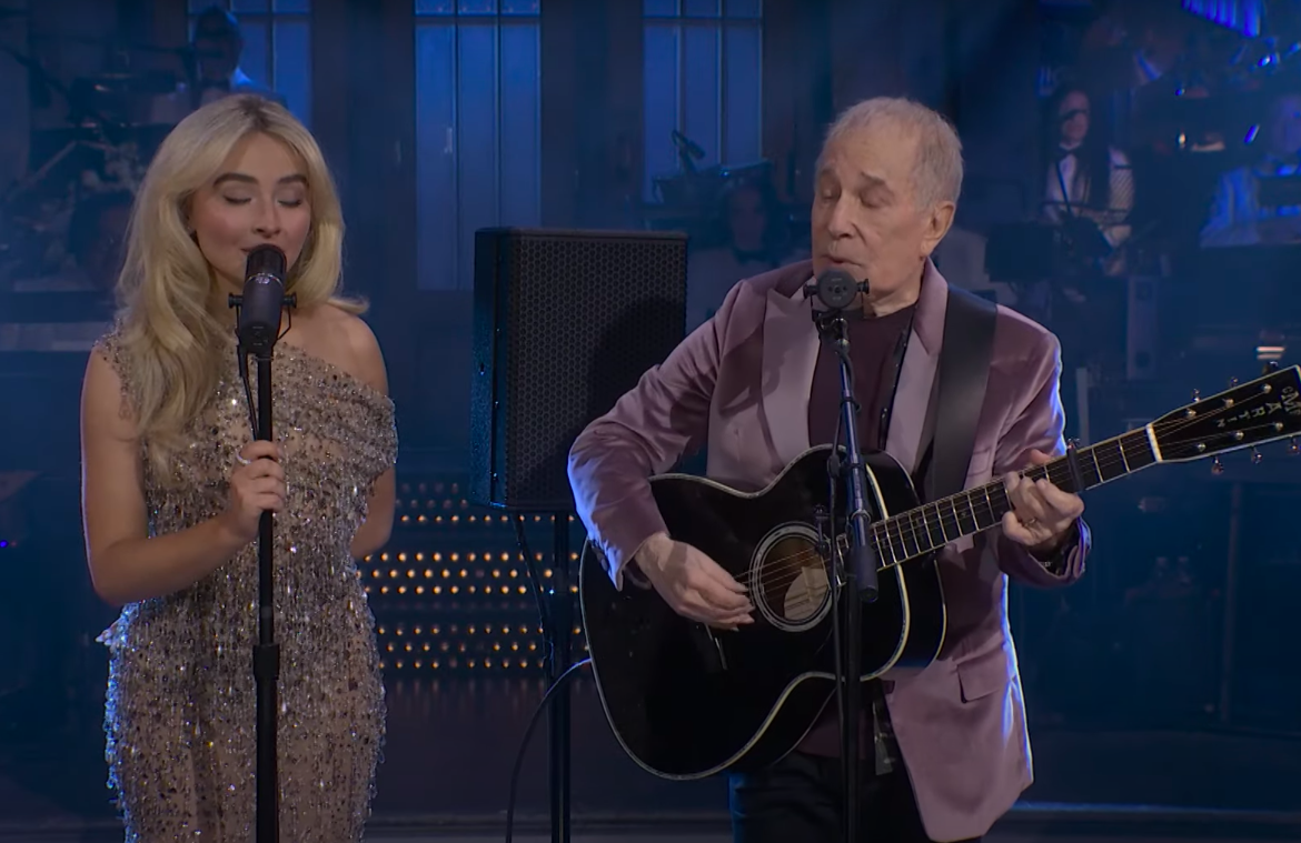 Sabrina Carpenter and Paul Simon singing together. | Source: YouTube/Saturday Night Live