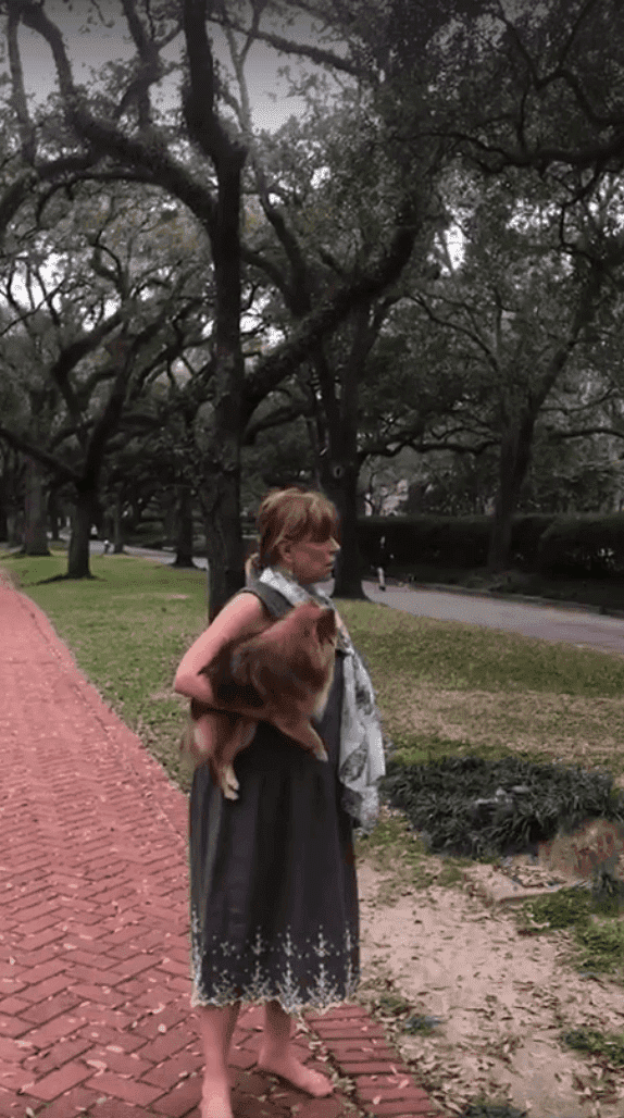 Franci Neely con su perro. Fuente: Facebook/kelynalyssa