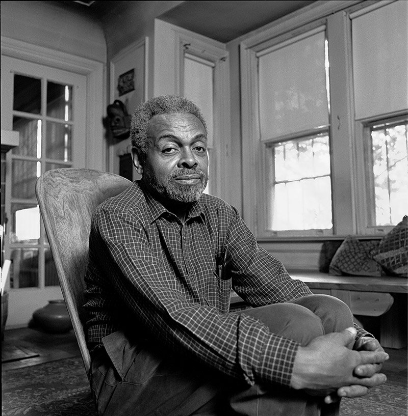 Portrait of American poet and playwright Amiri Baraka (born as LeRoi Jones) in his home in Newark, New Jersey in 1991. I Image: Getty Images.