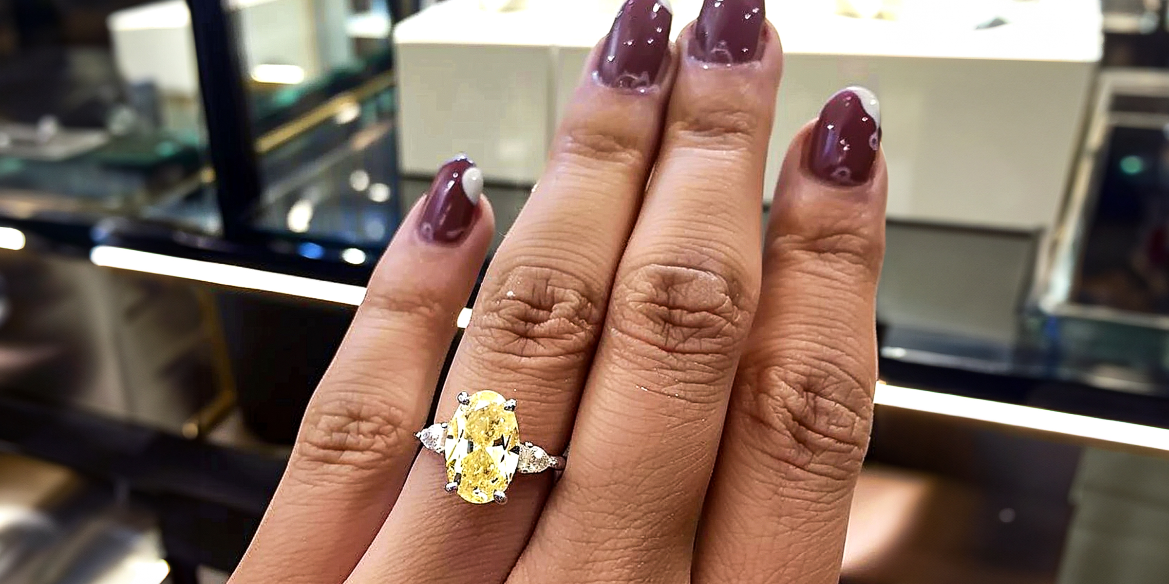 A yellow diamond ring | Source: AmoMama