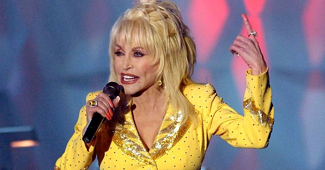 Dolly Parton Looks Unrecognizable in Stunning TBT Photo from Film Set ...
