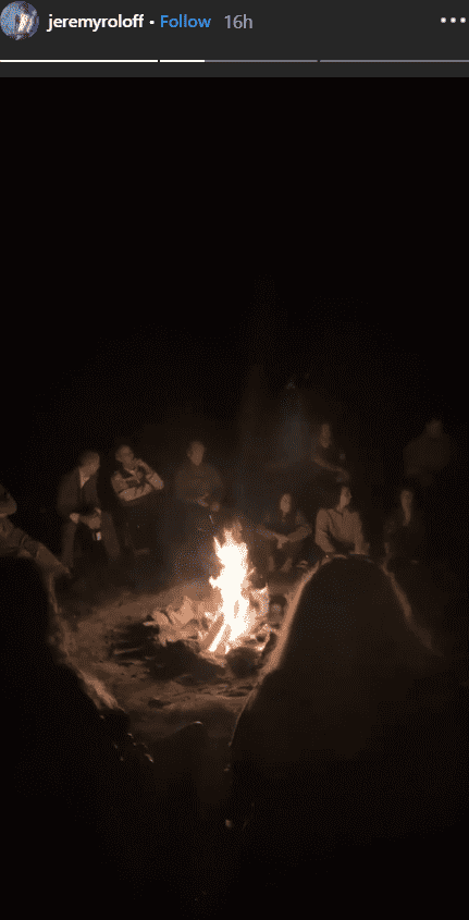 The Roloffs sitting at a bonfire the night of Jacob Roloff and Isabel Rock's wedding | Photo: instagram.com/jeremyroloff