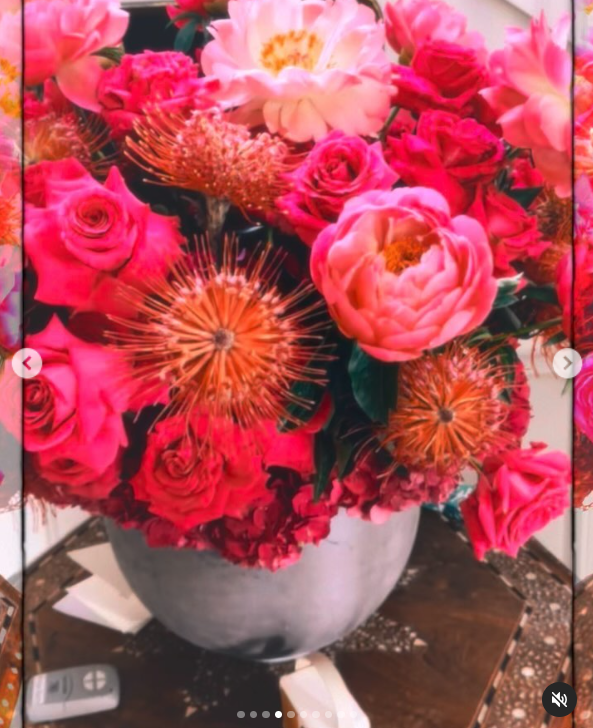 A screenshot of Kate Hudson's birthday bouquet in a vase. | Source: Instagram/katehudson