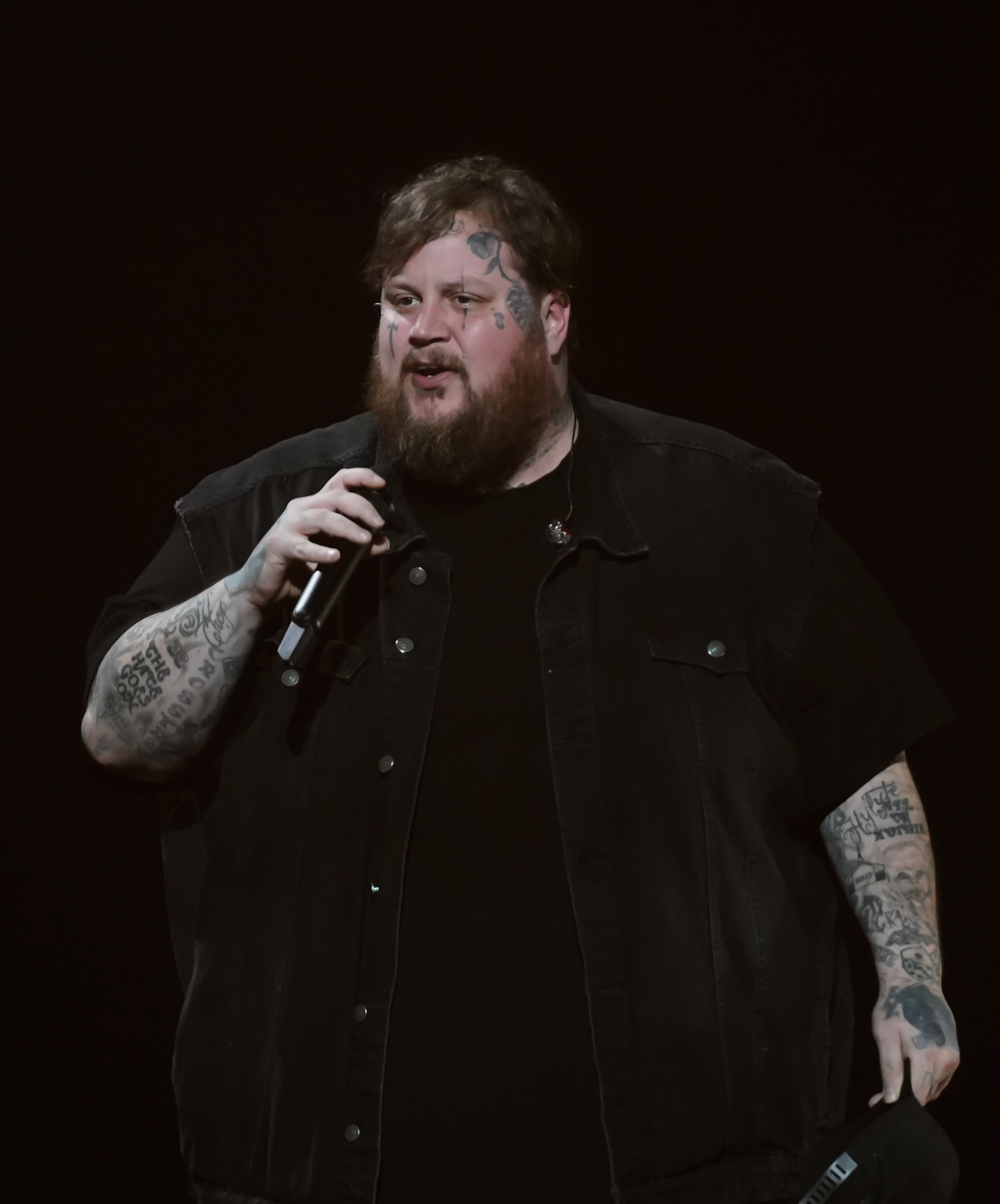 Jason "Jelly Roll" DeFord performs onstage during iHeartRadio Q102's Jingle Ball at the Wells Fargo Center in Philadelphia, Pennsylvania on December 12, 2023 | Source: Getty Images