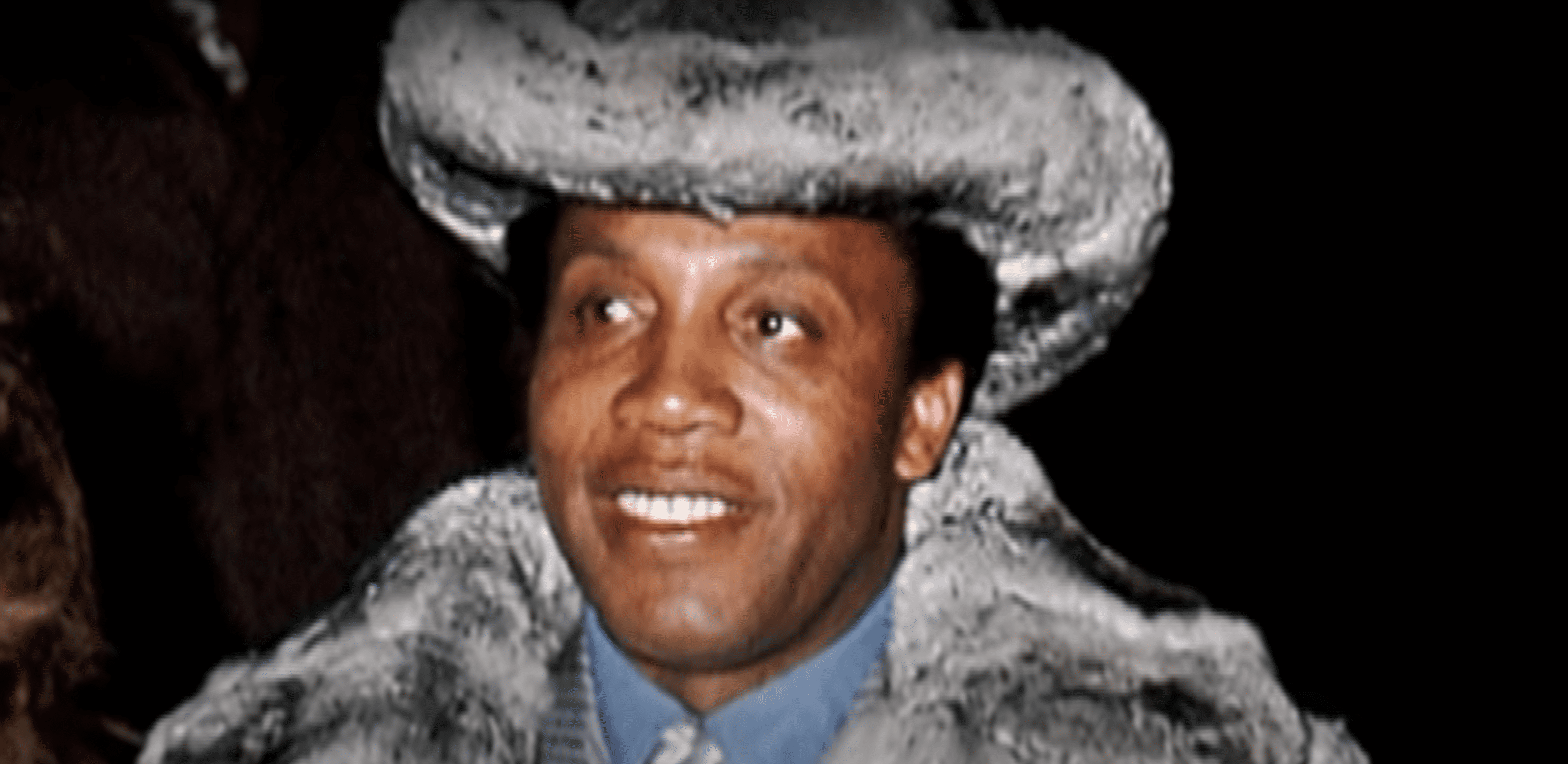 Frank Lucas in his chinchilla fur coat circa 1971. | Source: Youtube/Biography