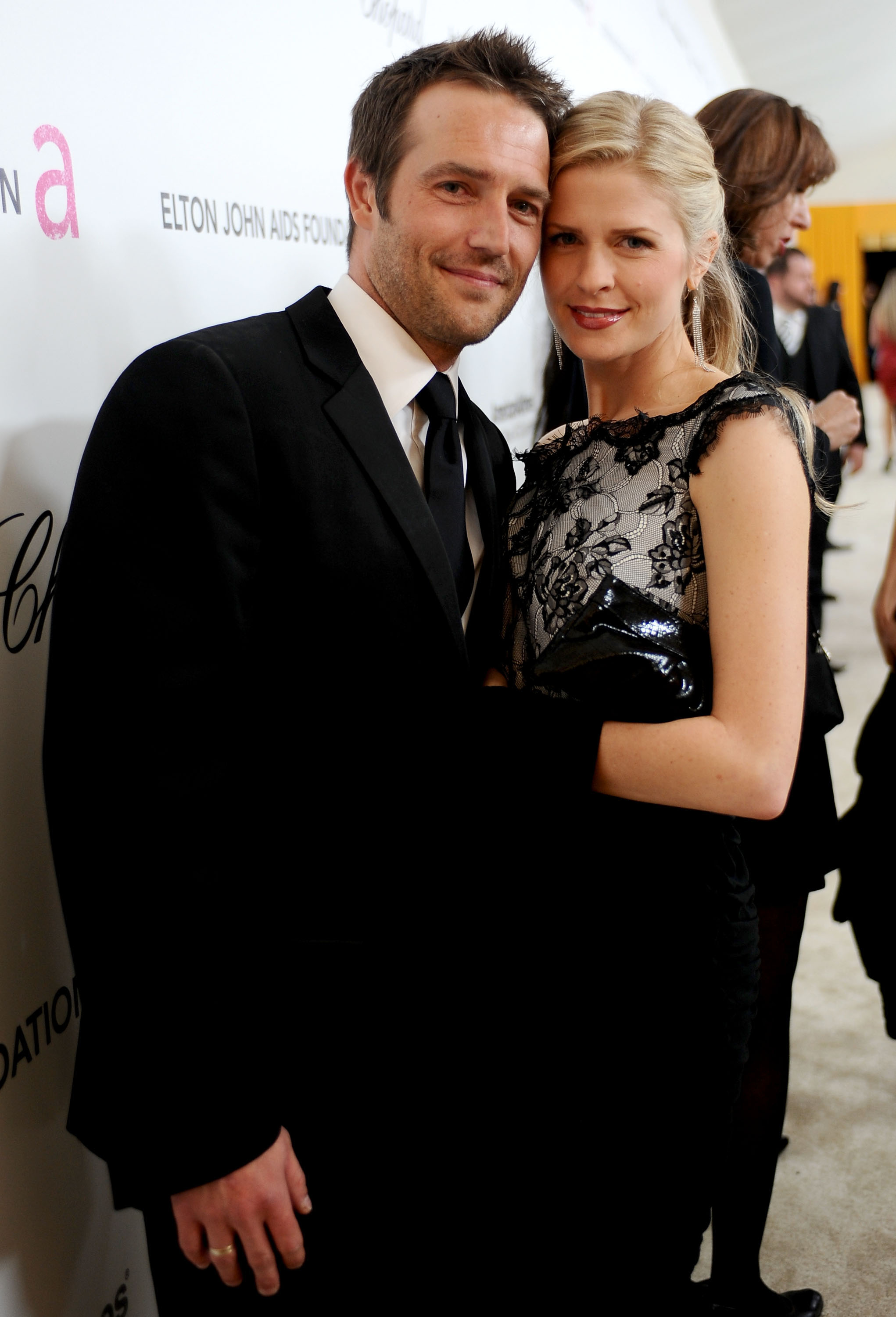 Posing alongside then-wife Lauren Skaar at the Elton John AIDS Foundation event, Michael Vartan looks dapper in a suit, marking a moment before retreating from the spotlight.