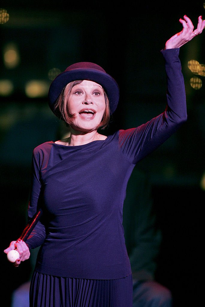 Guesch Patti répète une scène de L'Opéra de quat'sous de Bertolt Brecht, le 25 septembre 2004 au théâtre de la Colline à Paris. | Photo : Getty Images