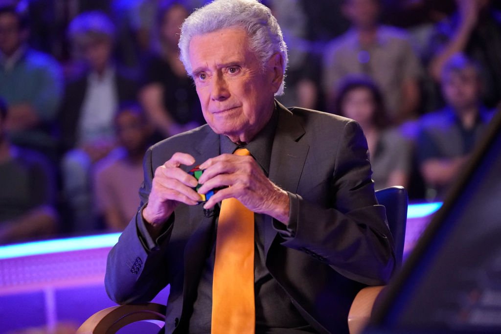 Regis Philbin pictured on the sixth season of "Who Wants to Be a Millionaire." | Photo: Getty Images
