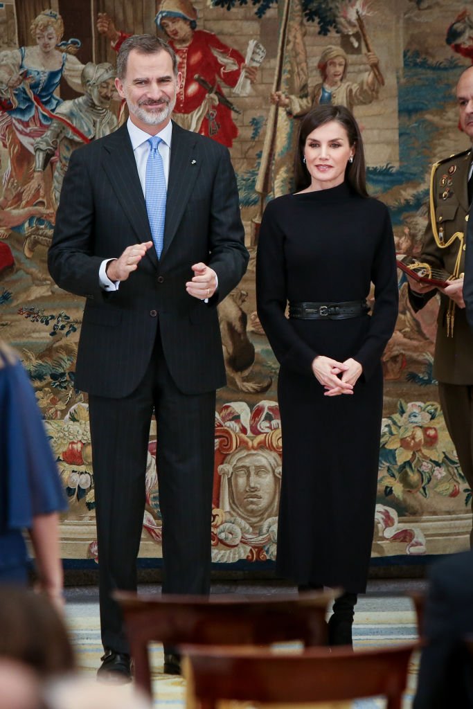 El rey Felipe VI y la reina Letizia en los 'Premios Nacionales de Investigación' en el Palacio El Pardo, el 17 de febrero de 2020 en Madrid, España. | Foto: Getty Images El rey Felipe VI y la reina Letizia en los 'Premios Nacionales de Investigación' en el Palacio El Pardo, el 17 de febrero de 2020 en Madrid, España. | Foto: Getty Images